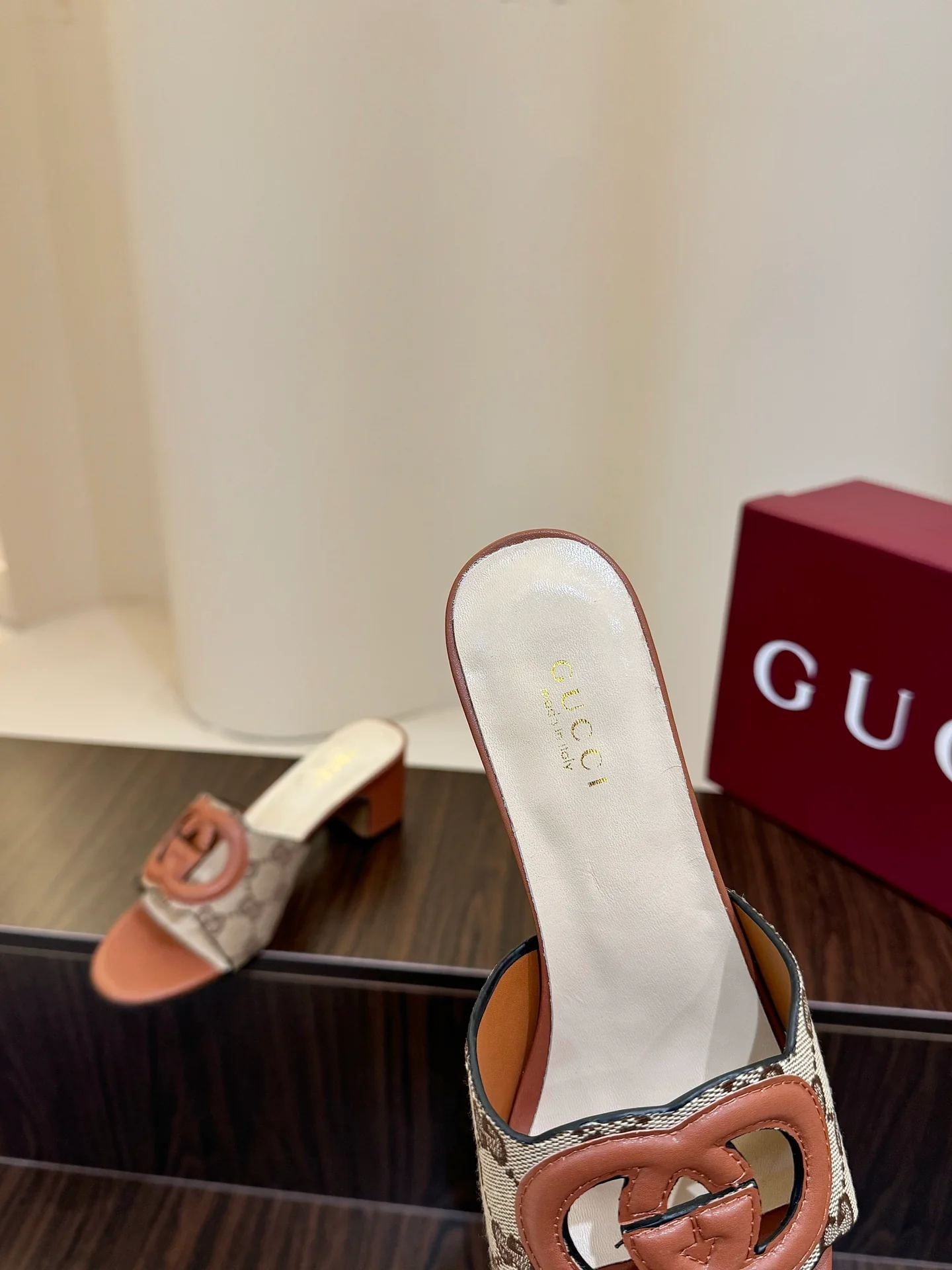 Gucc 25fw slide sandals
