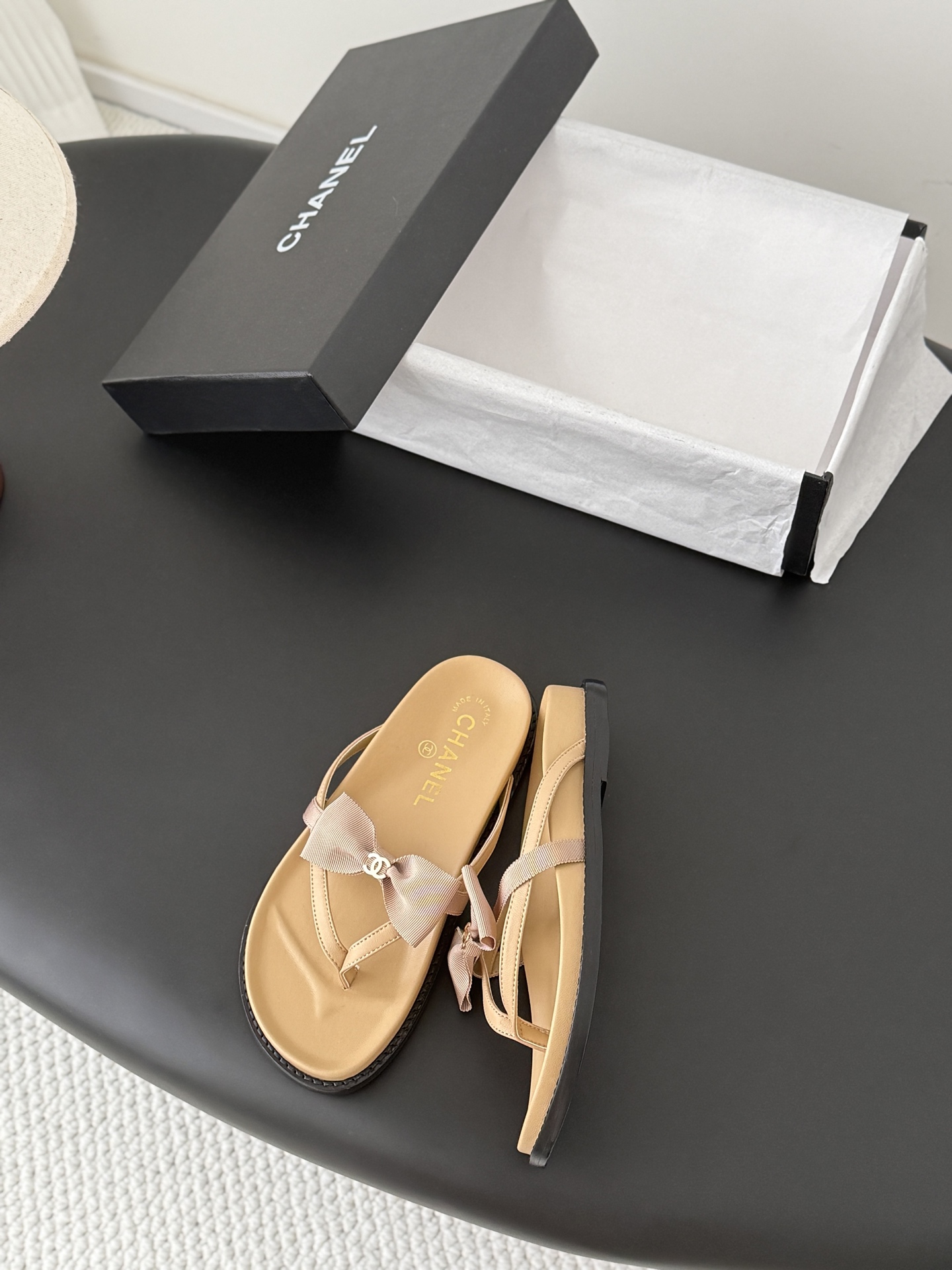 Chan 26ss flip-flops