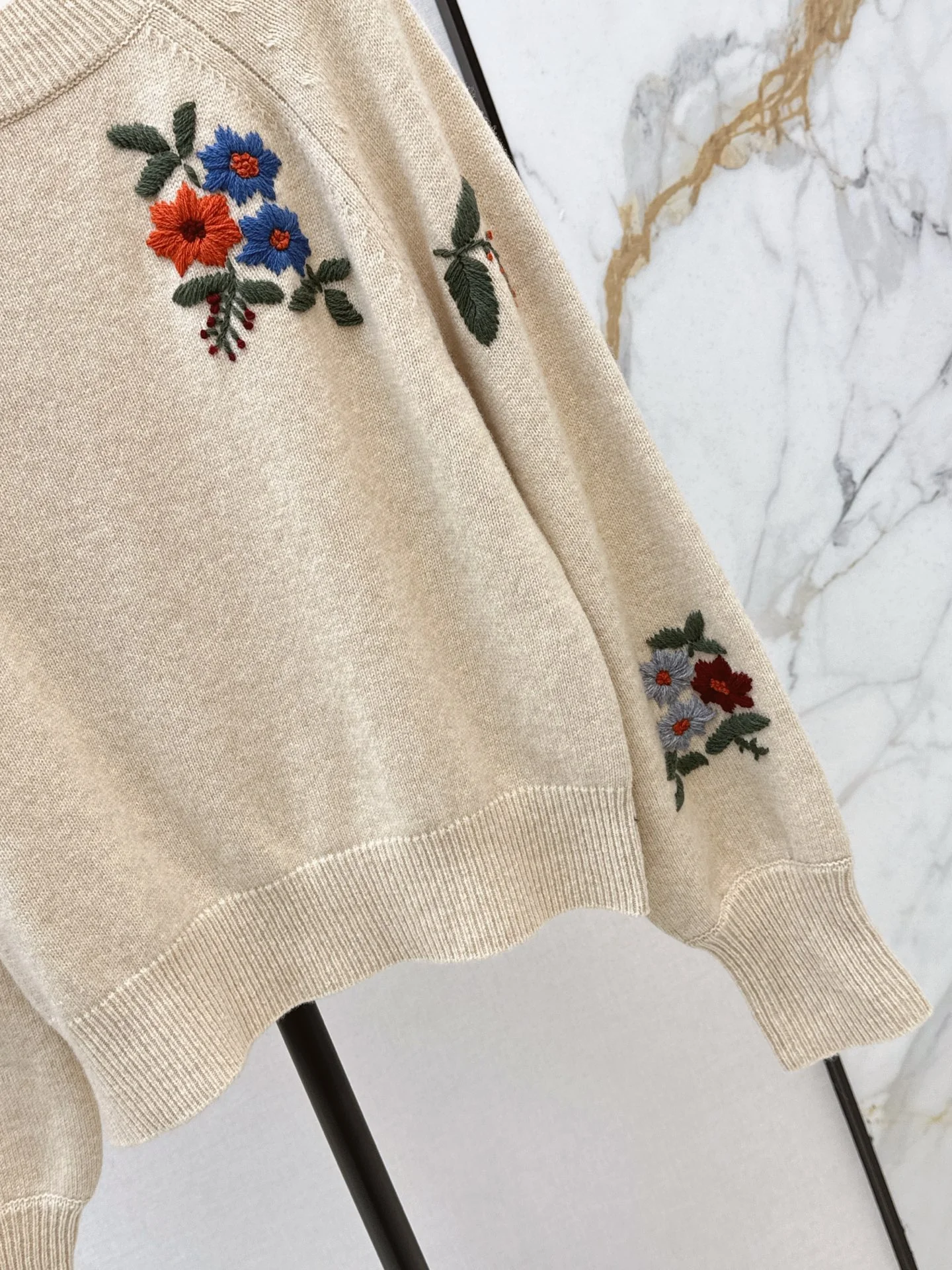 Gucc 25fw embroidery sweater
