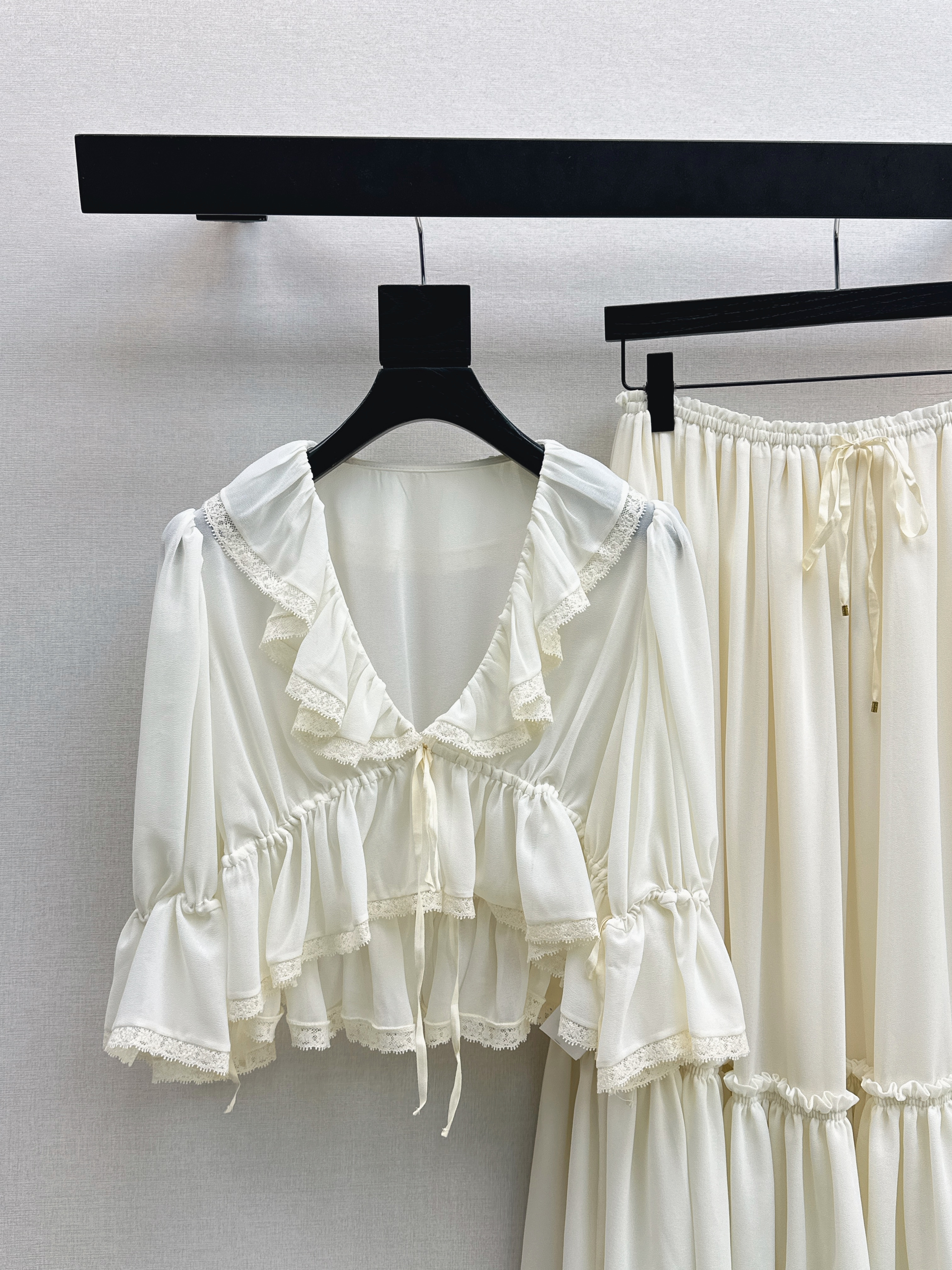 Chol 26ss ruffle top skirt set