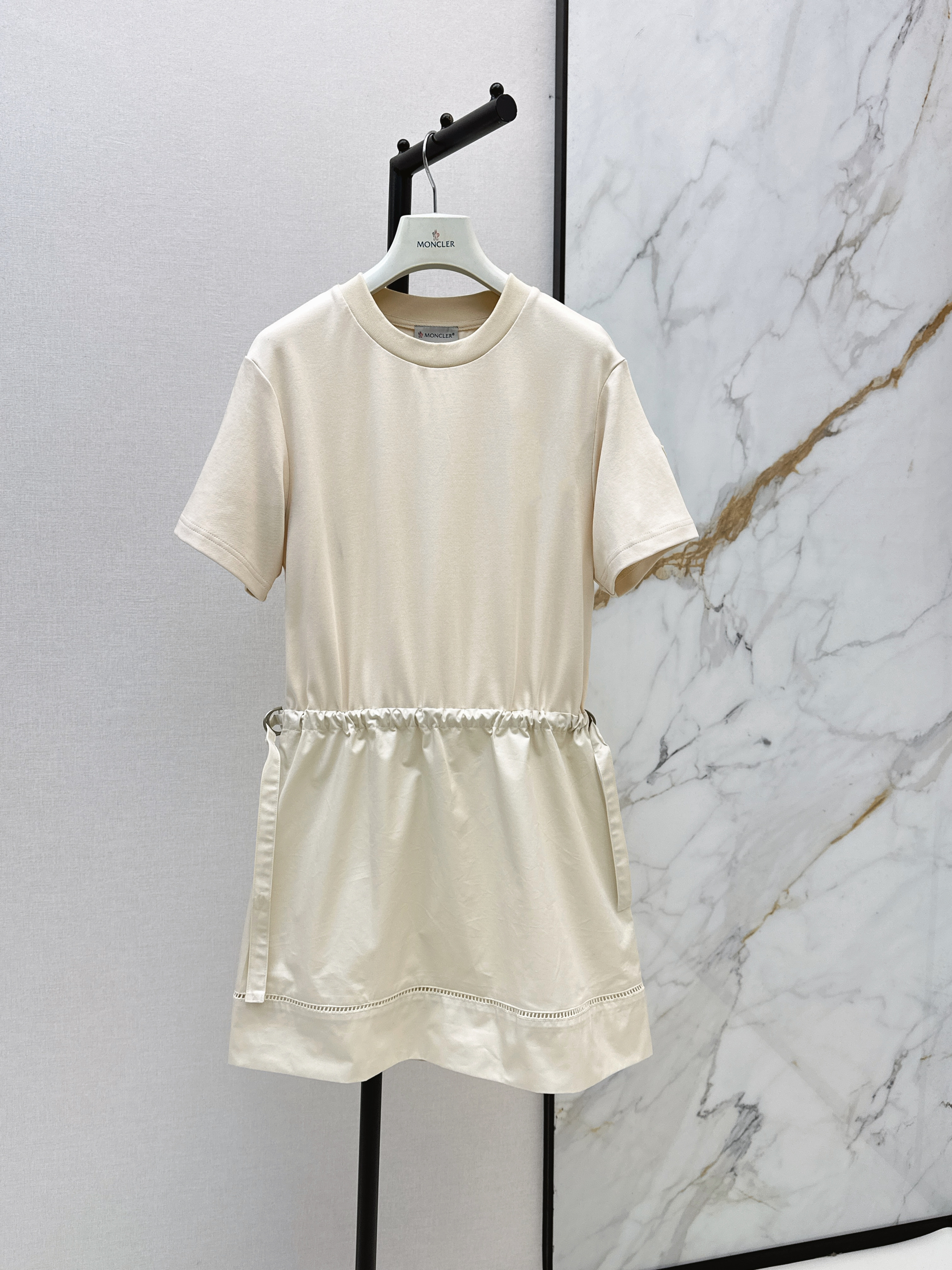 Monc 26ss darwsting dress