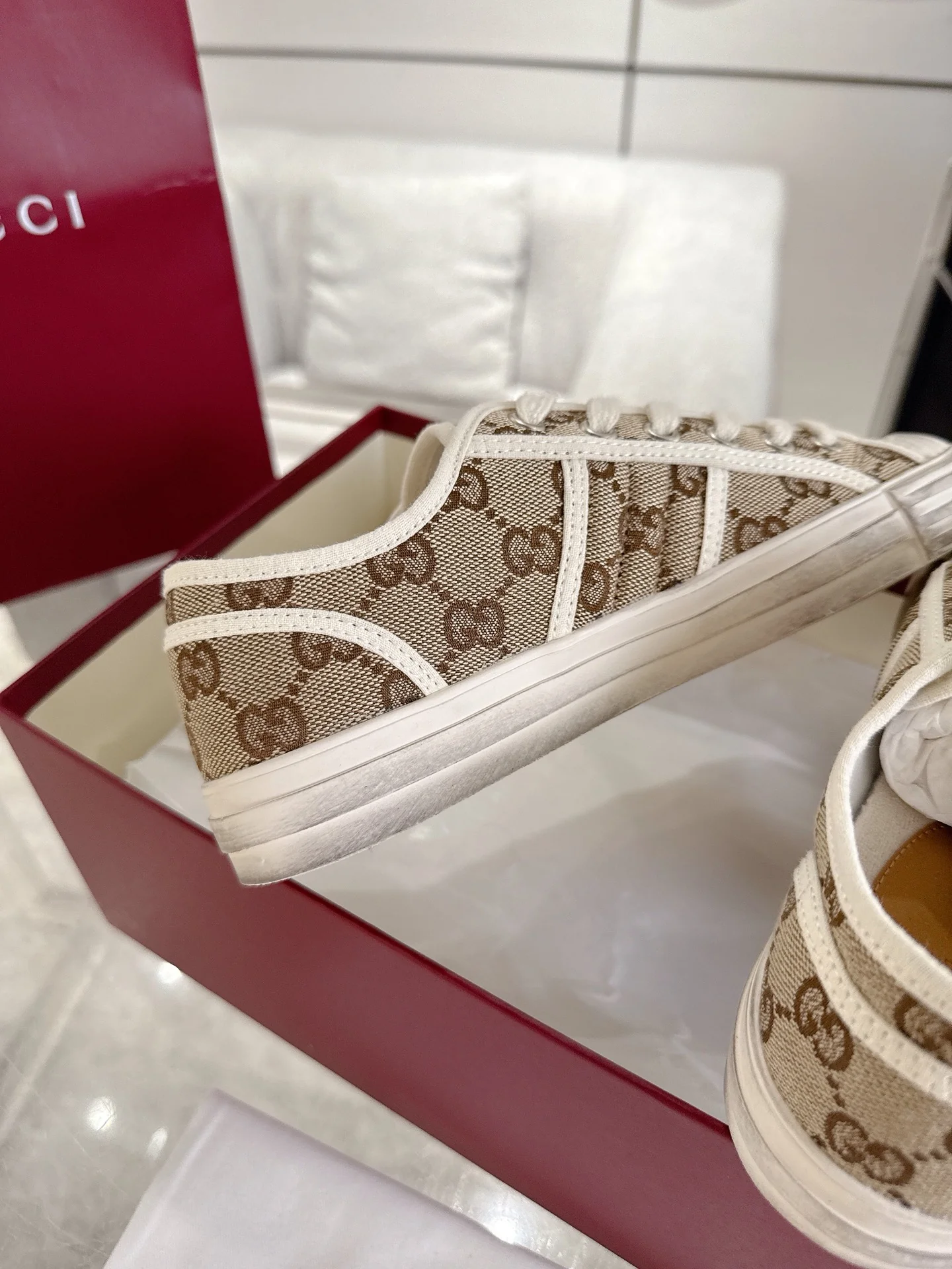 Guc sneakers