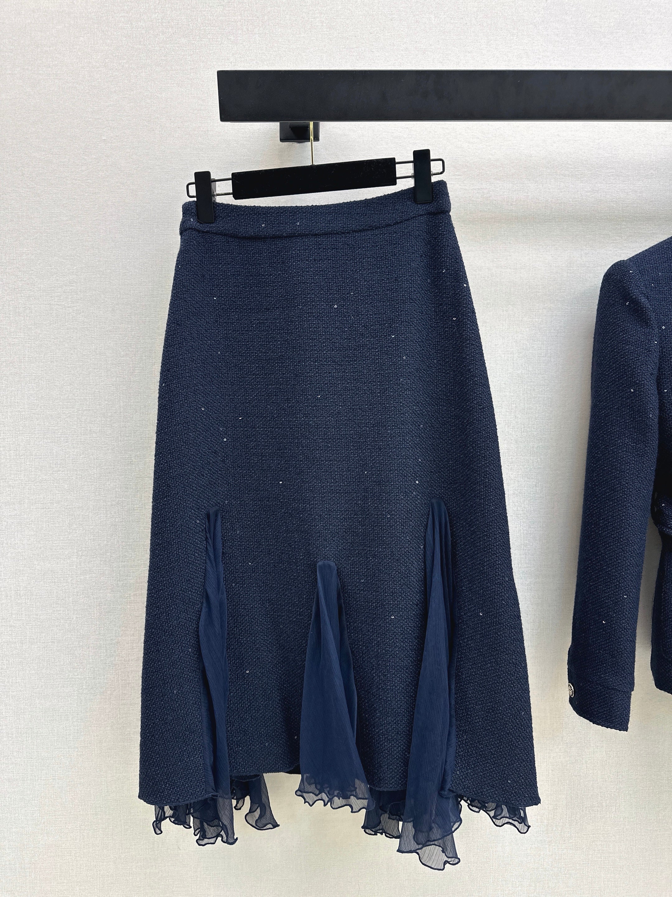 Chan 26ss contract mesh skirts