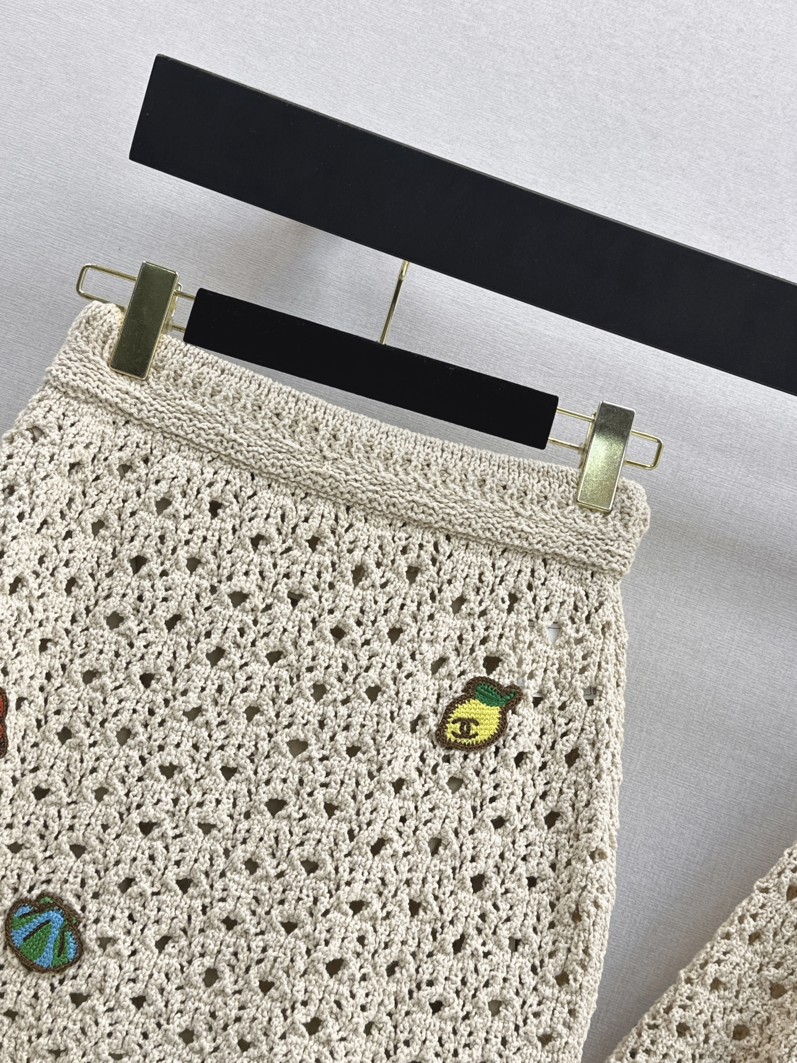 Chan 26ss beach embroidery skirt