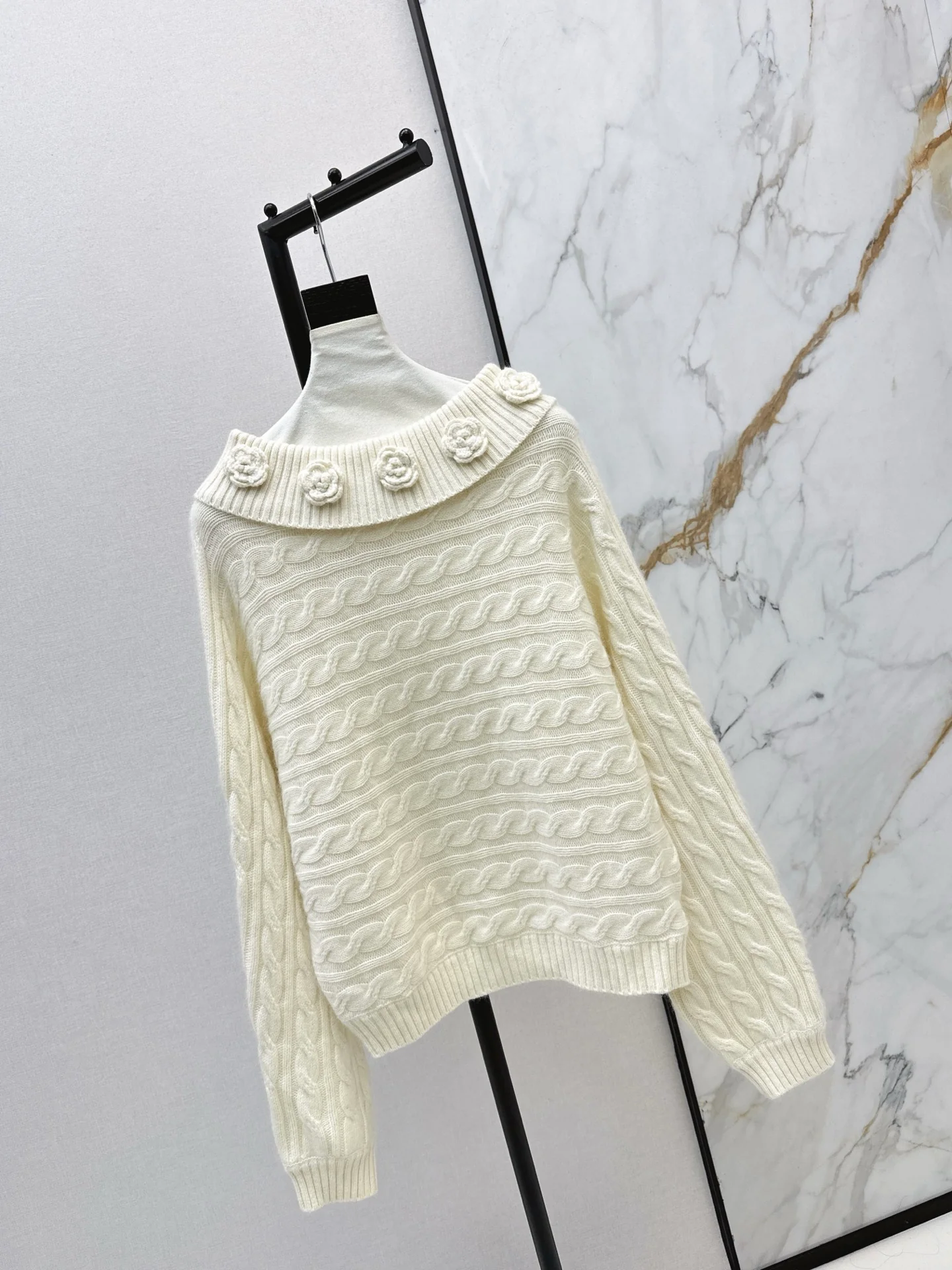 Chan 26ss off shoulder top sweater