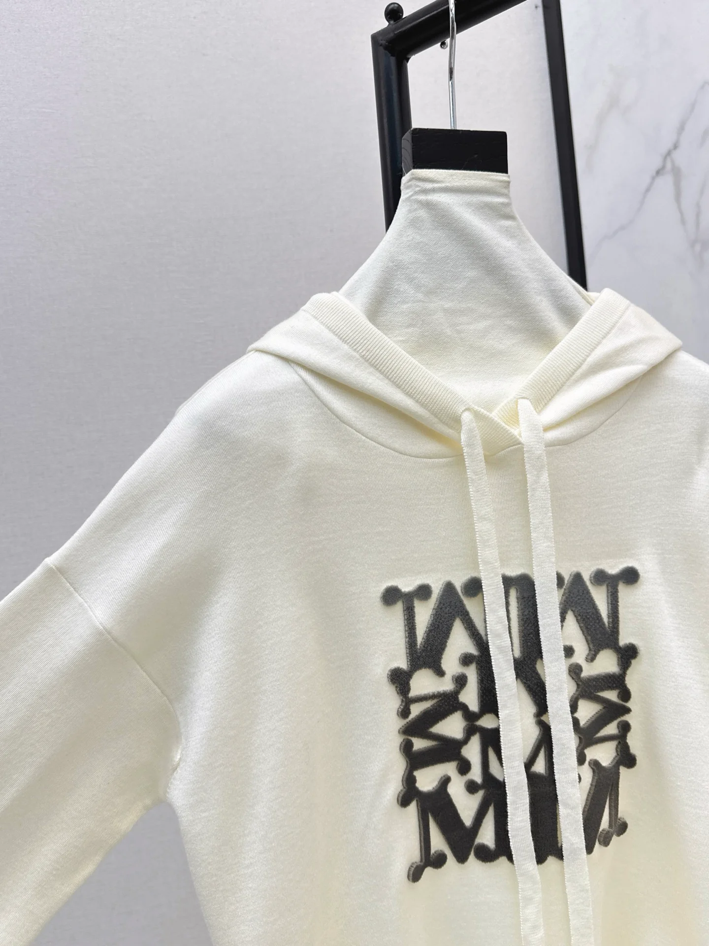 Max 25fw hooded sweater