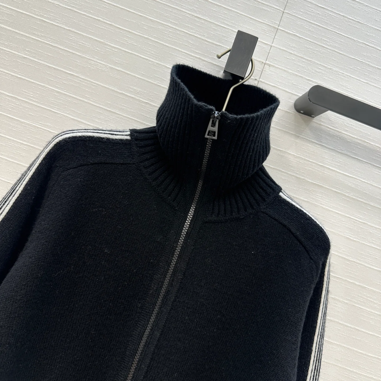 CD 25fw cashmere cardigan