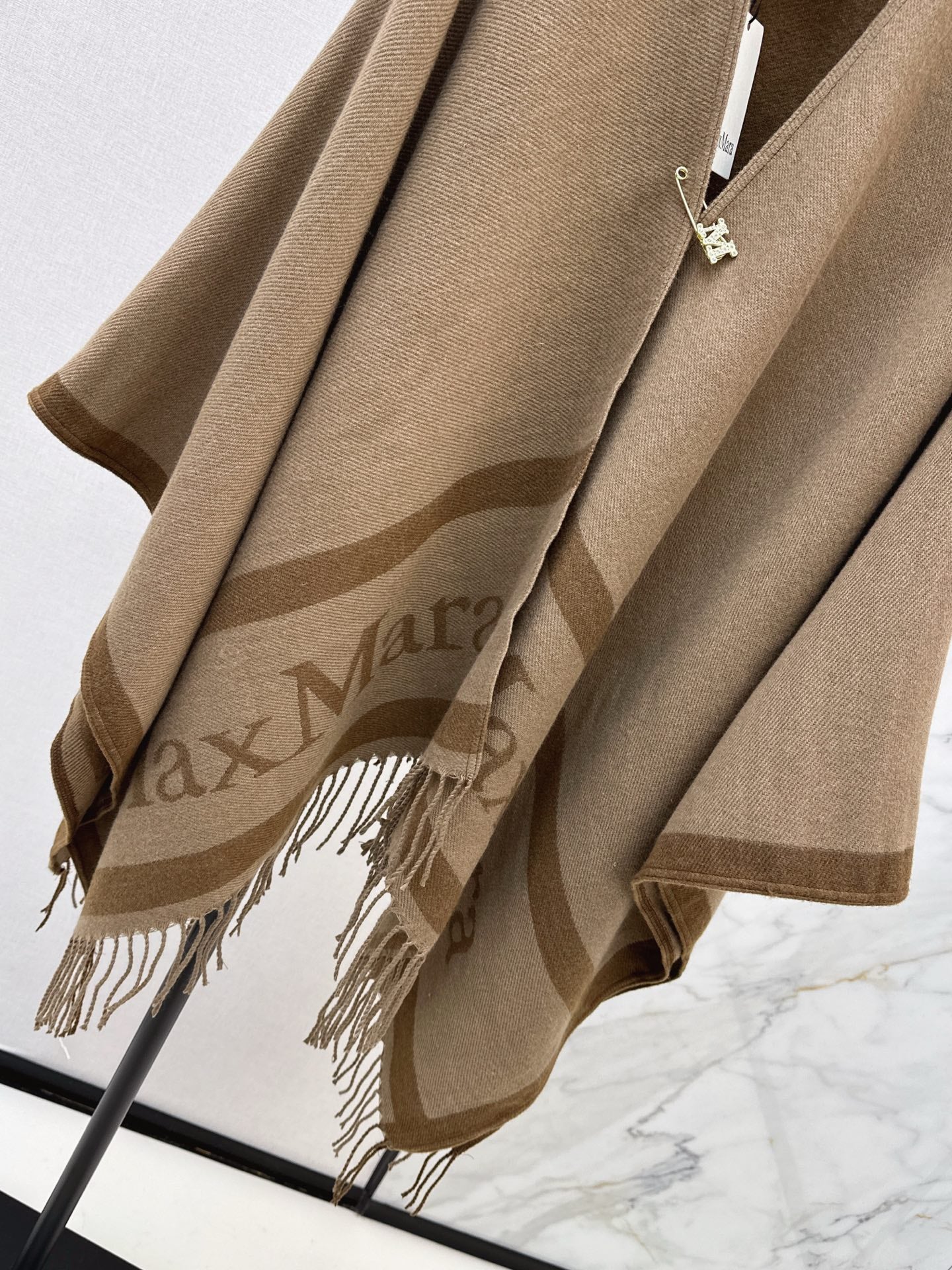 Max 25fw wool shawl
