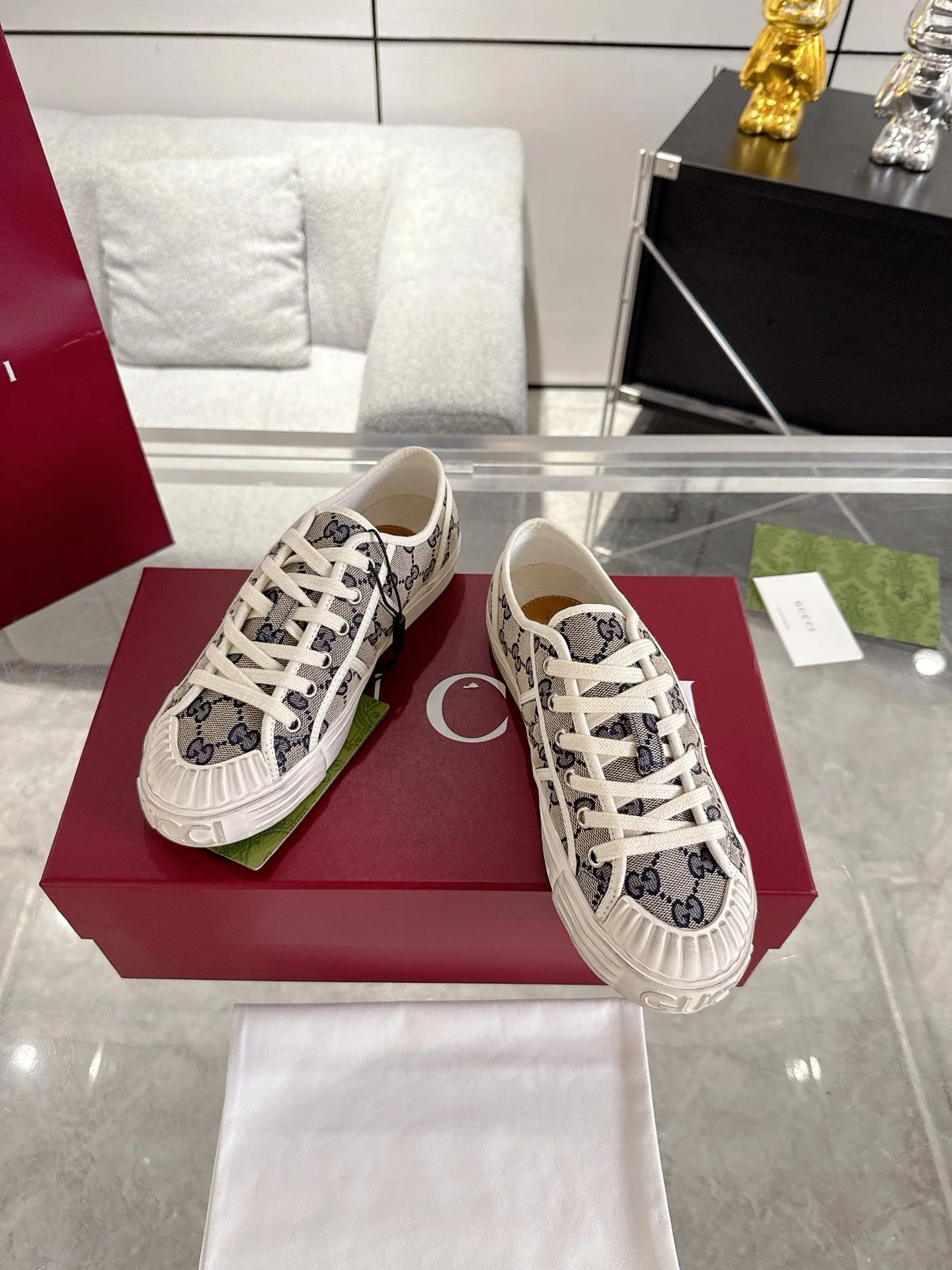 Guc sneakers