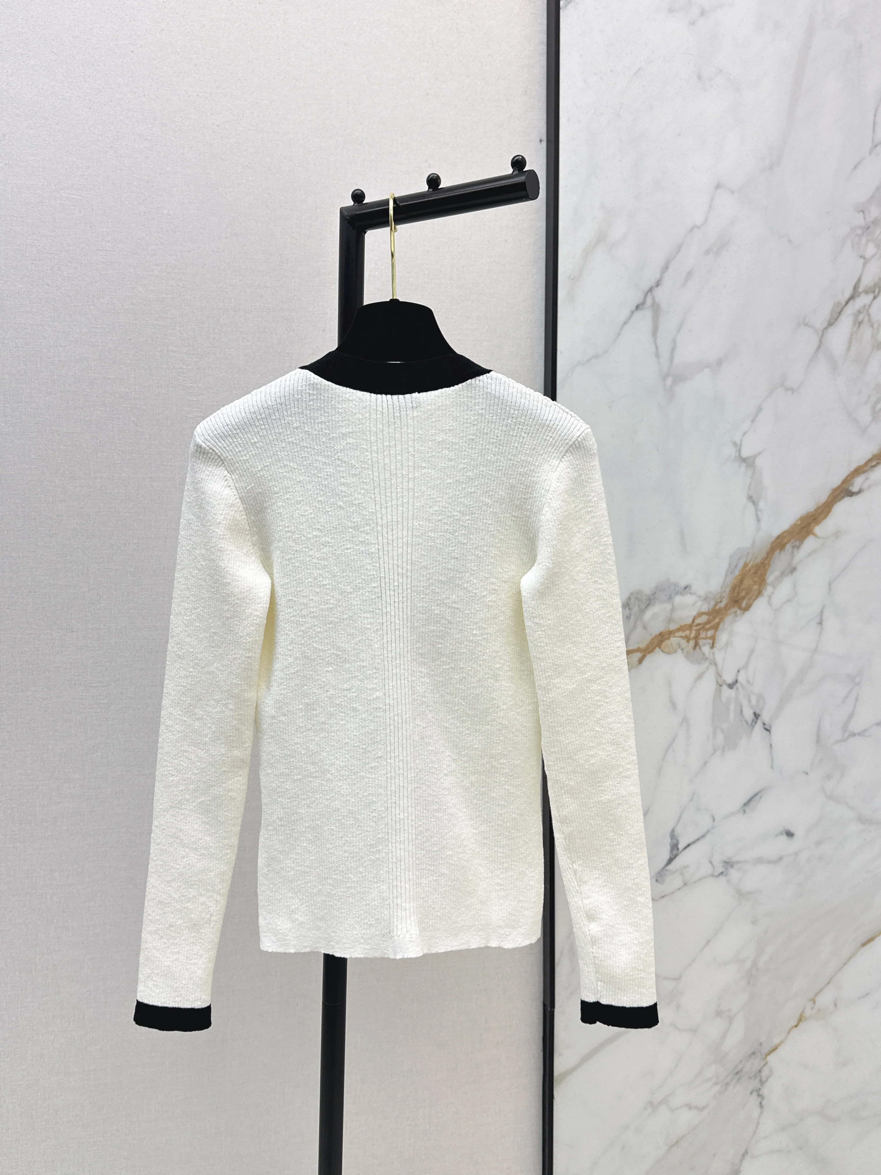 Chan 26ss v-neck cardigan