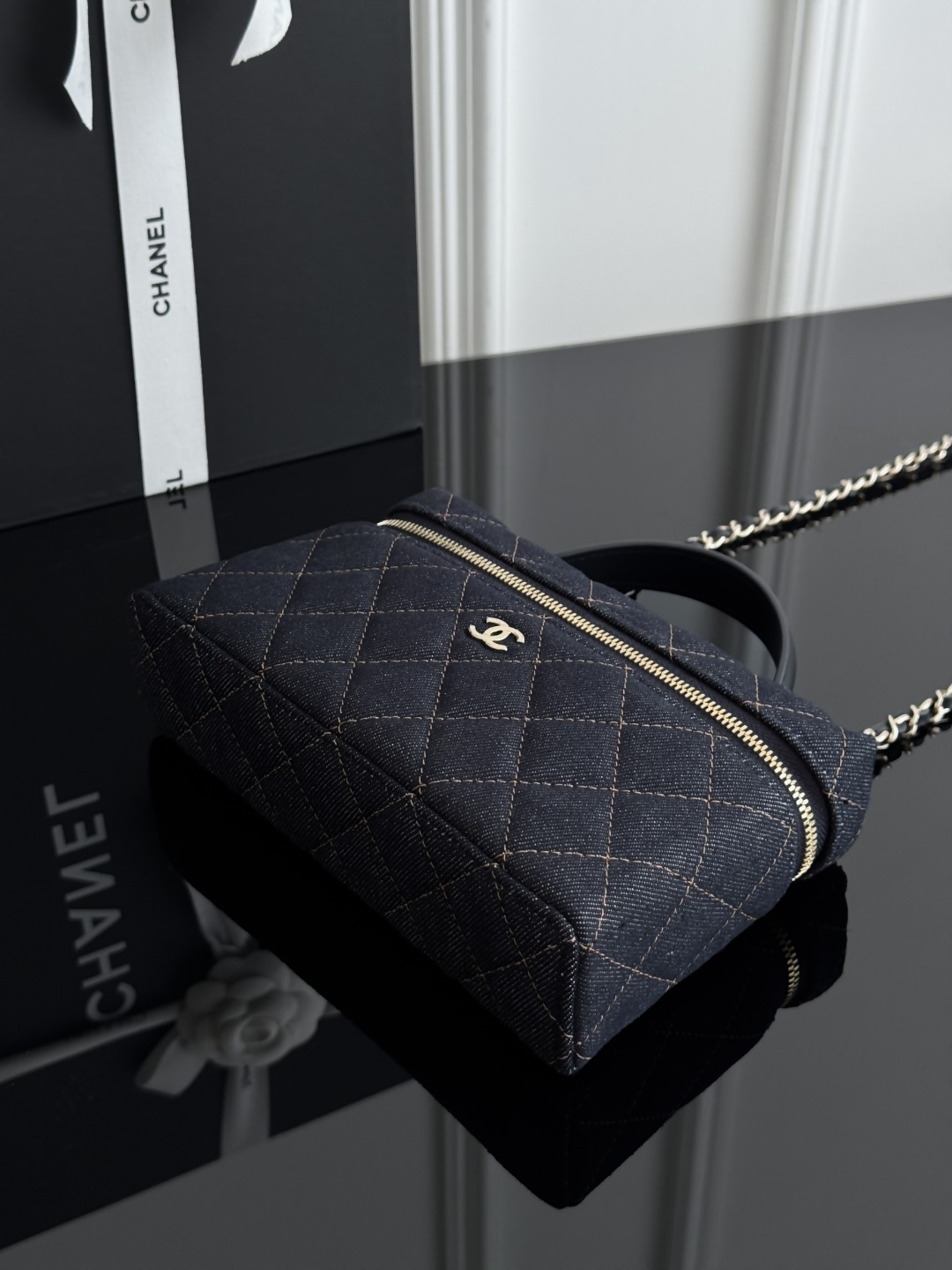 Chan 26P lp denim clutch with chain