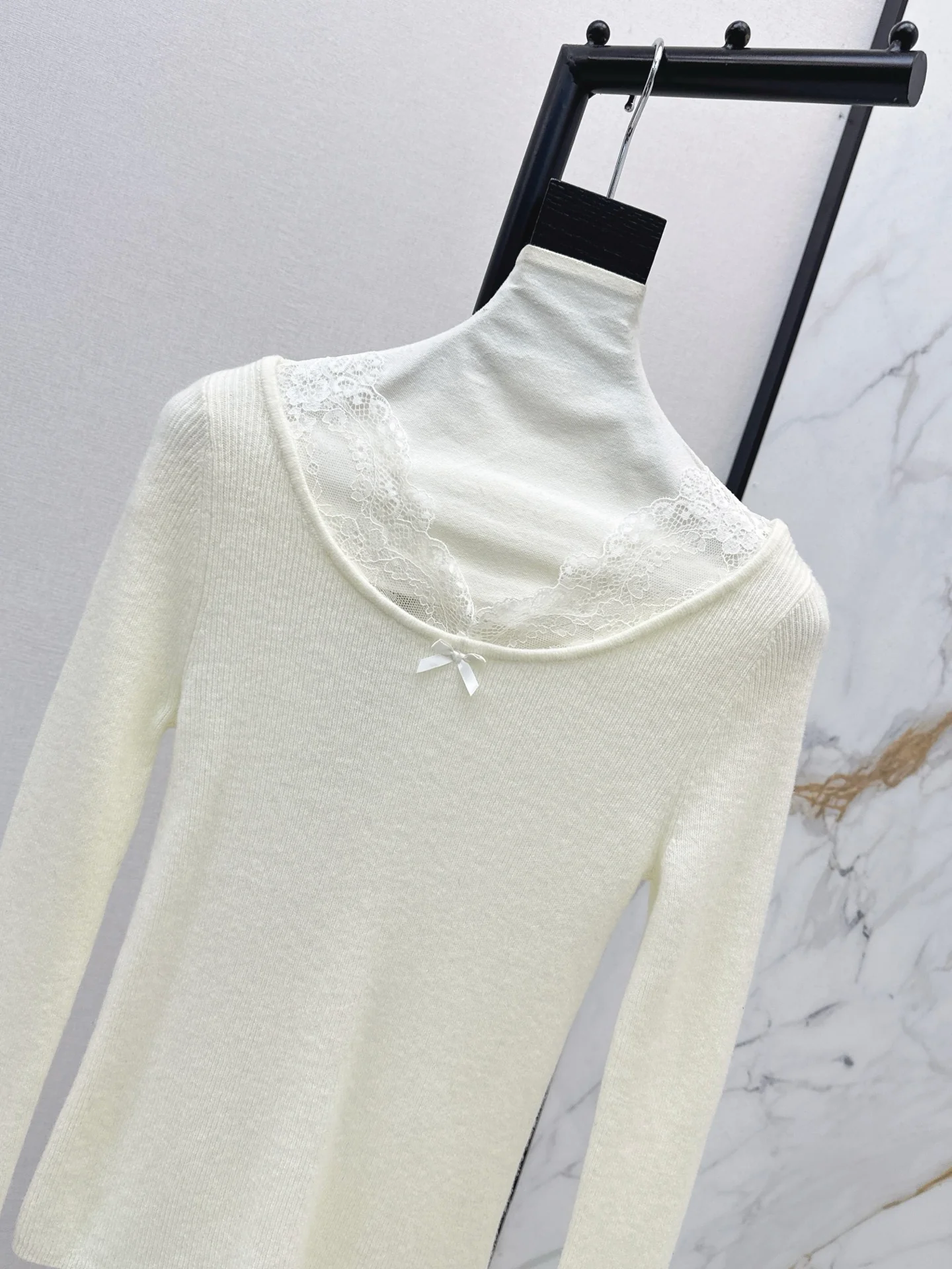 Miu 25fw lace base layer