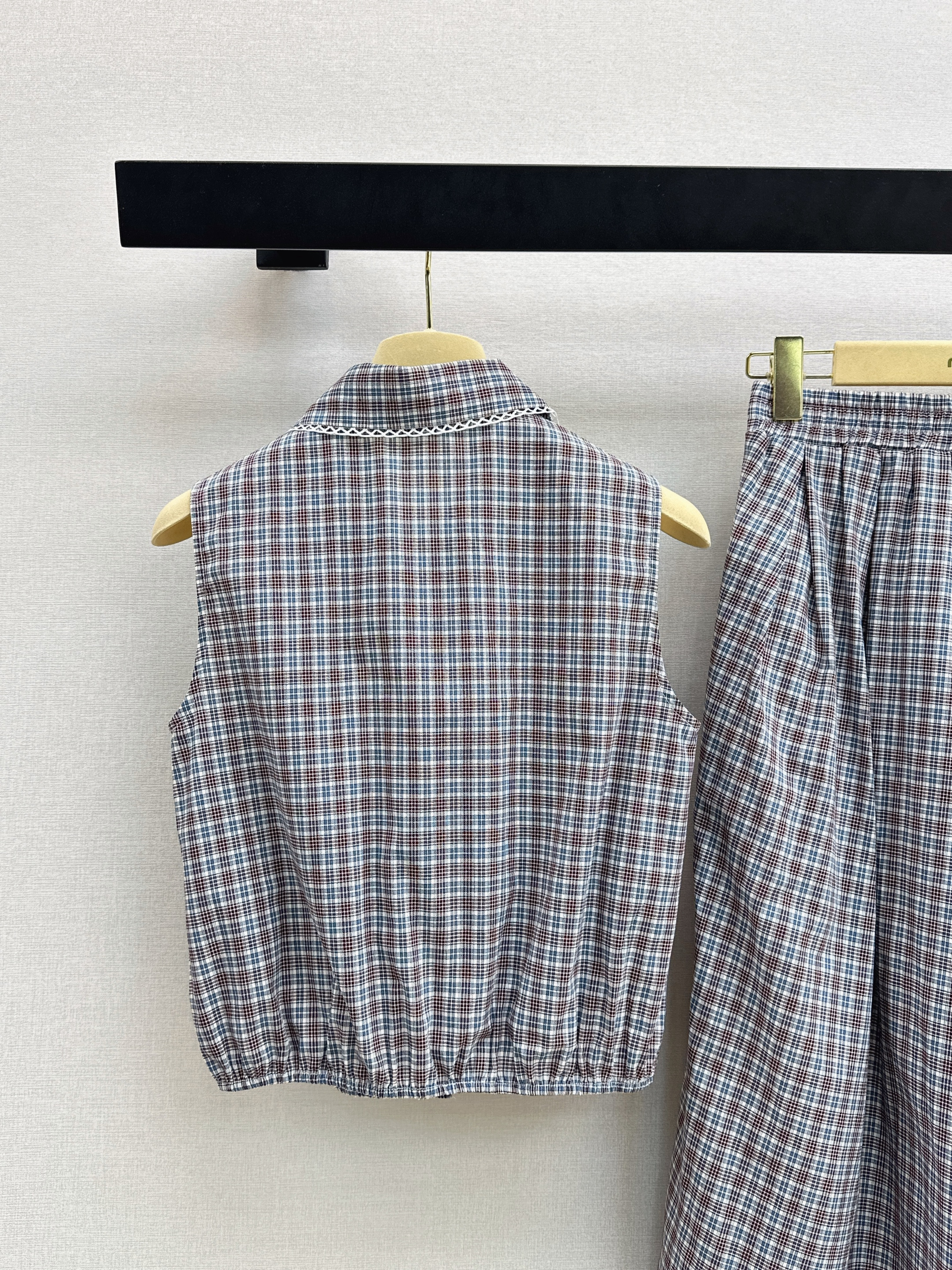 Miu 26ss check sleeveless shirt skirt set