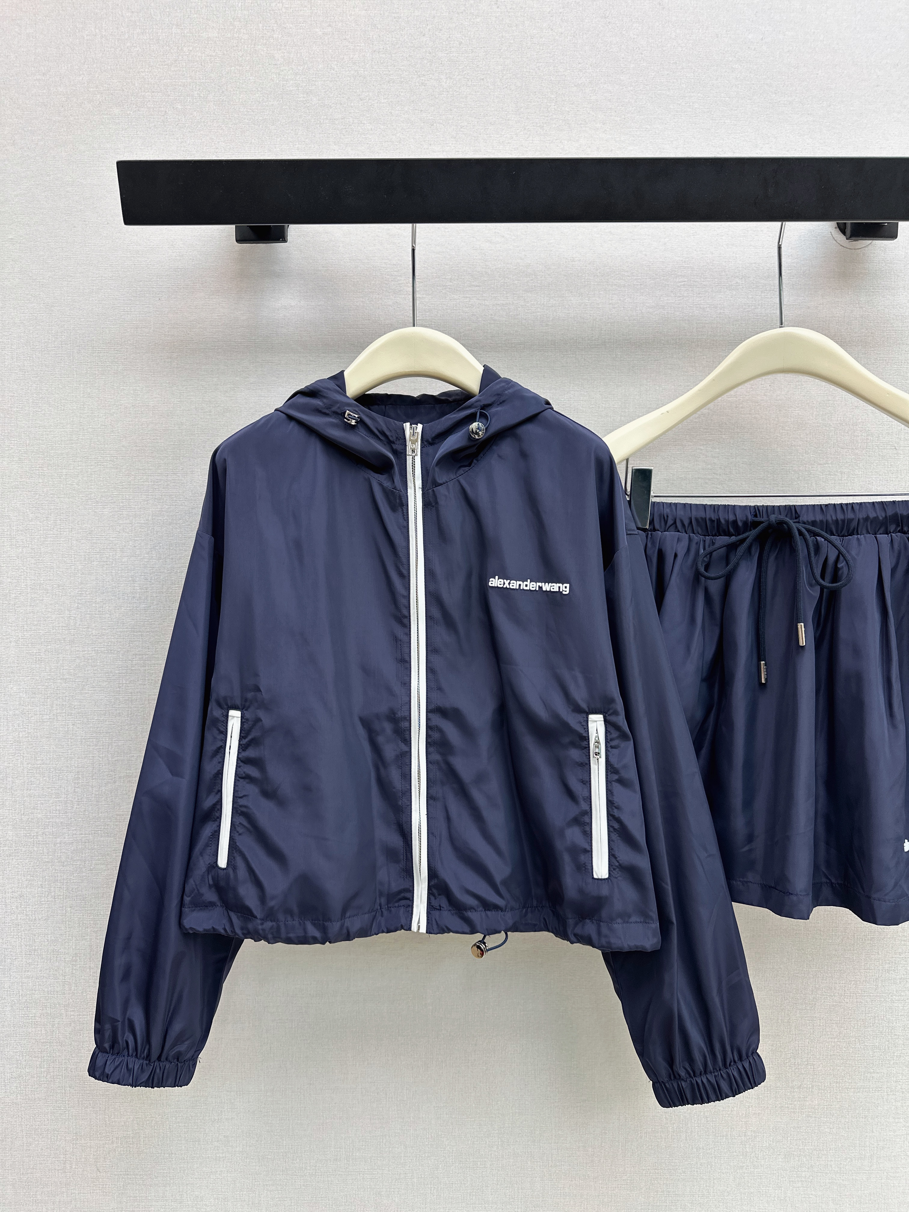 Alex 26ss hooded windbreaker set