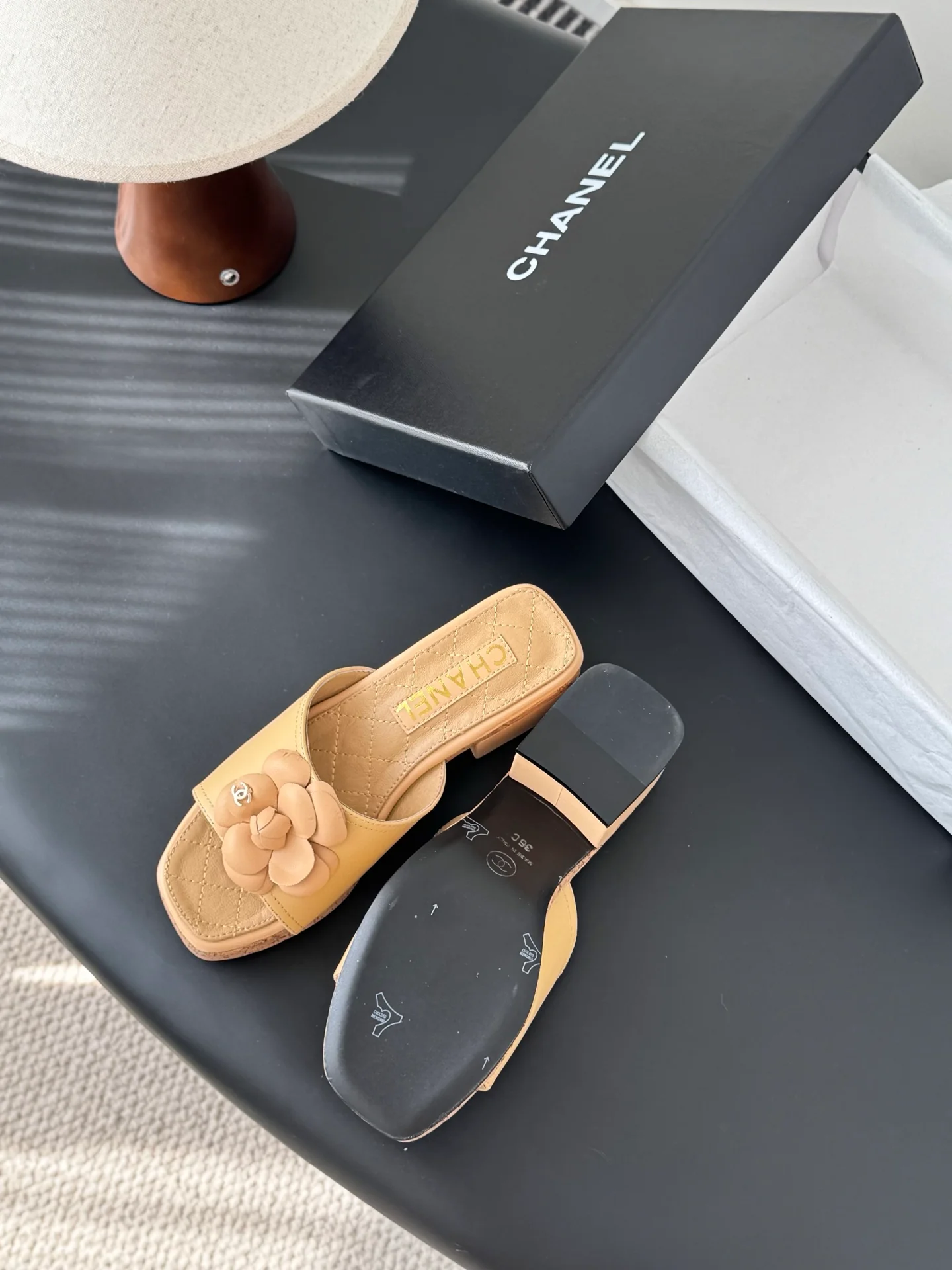 Chan 26ss camellia sides sandals