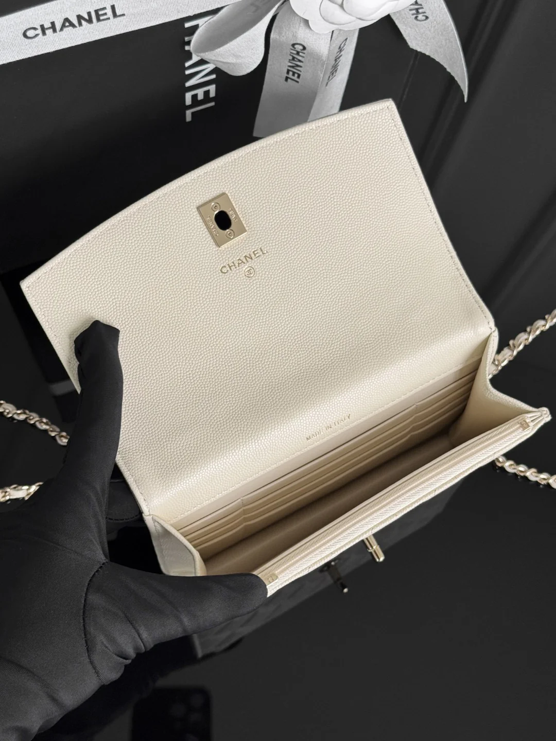 Chan 25C messenger bag