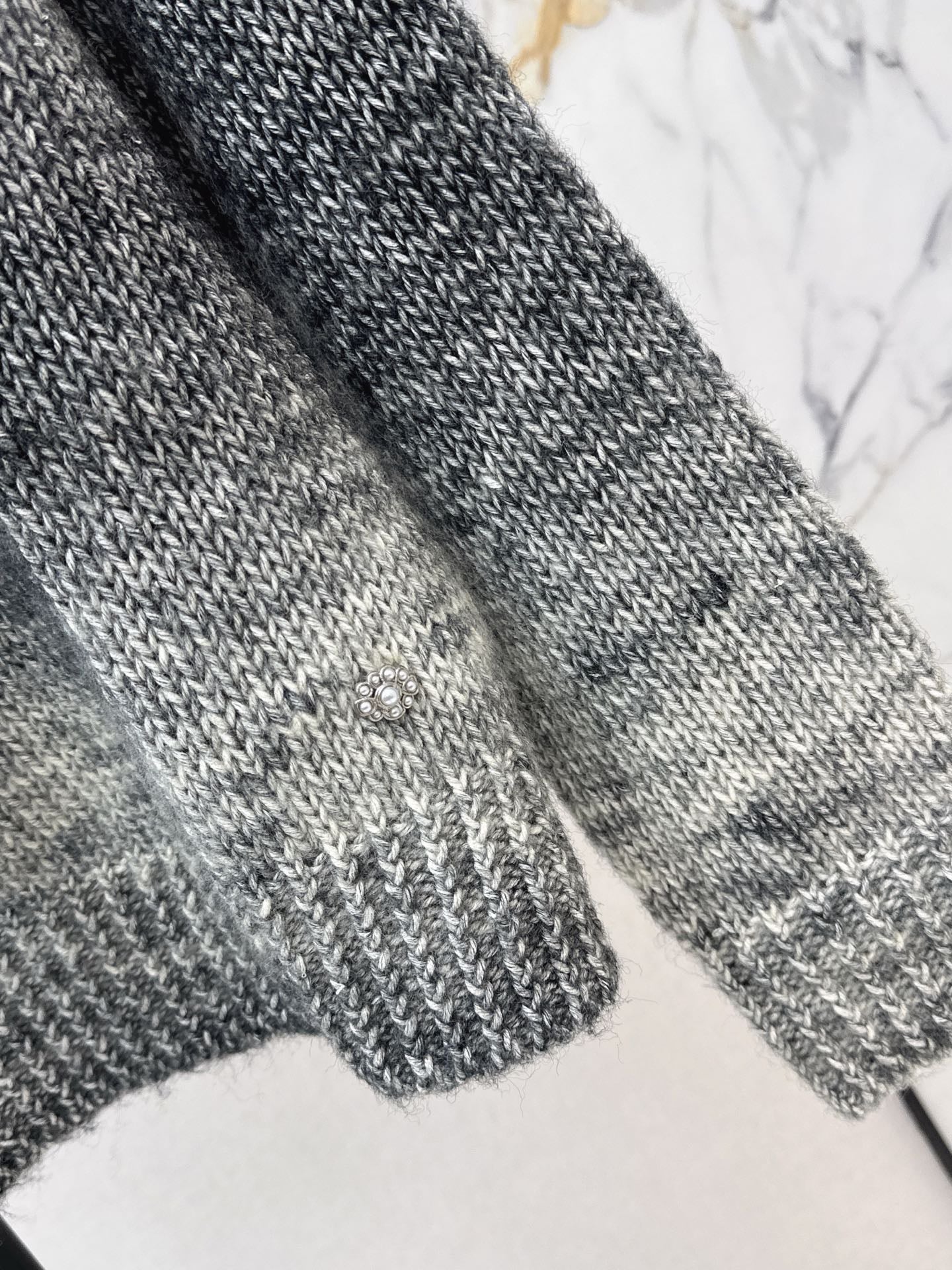 Chan 25fw gradient bow sweater