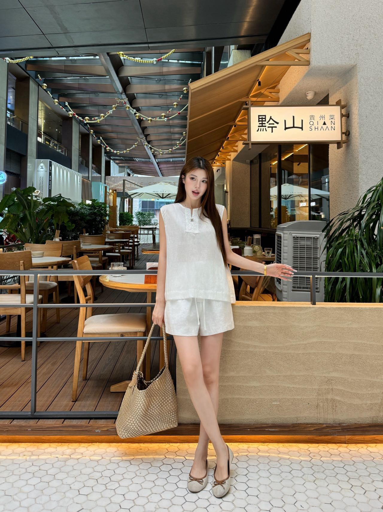 Chan 26ss lace trim linen vest