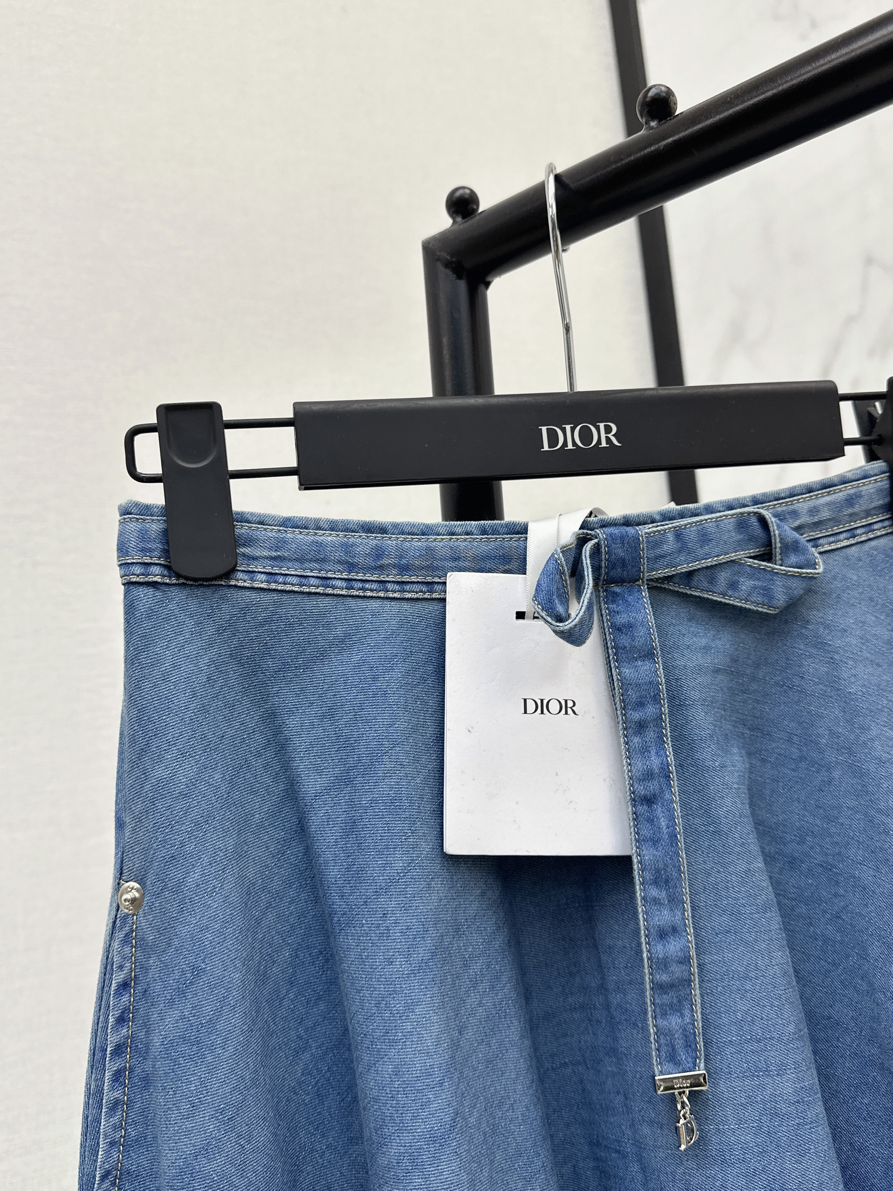 CD 26ss pleated denim skirt