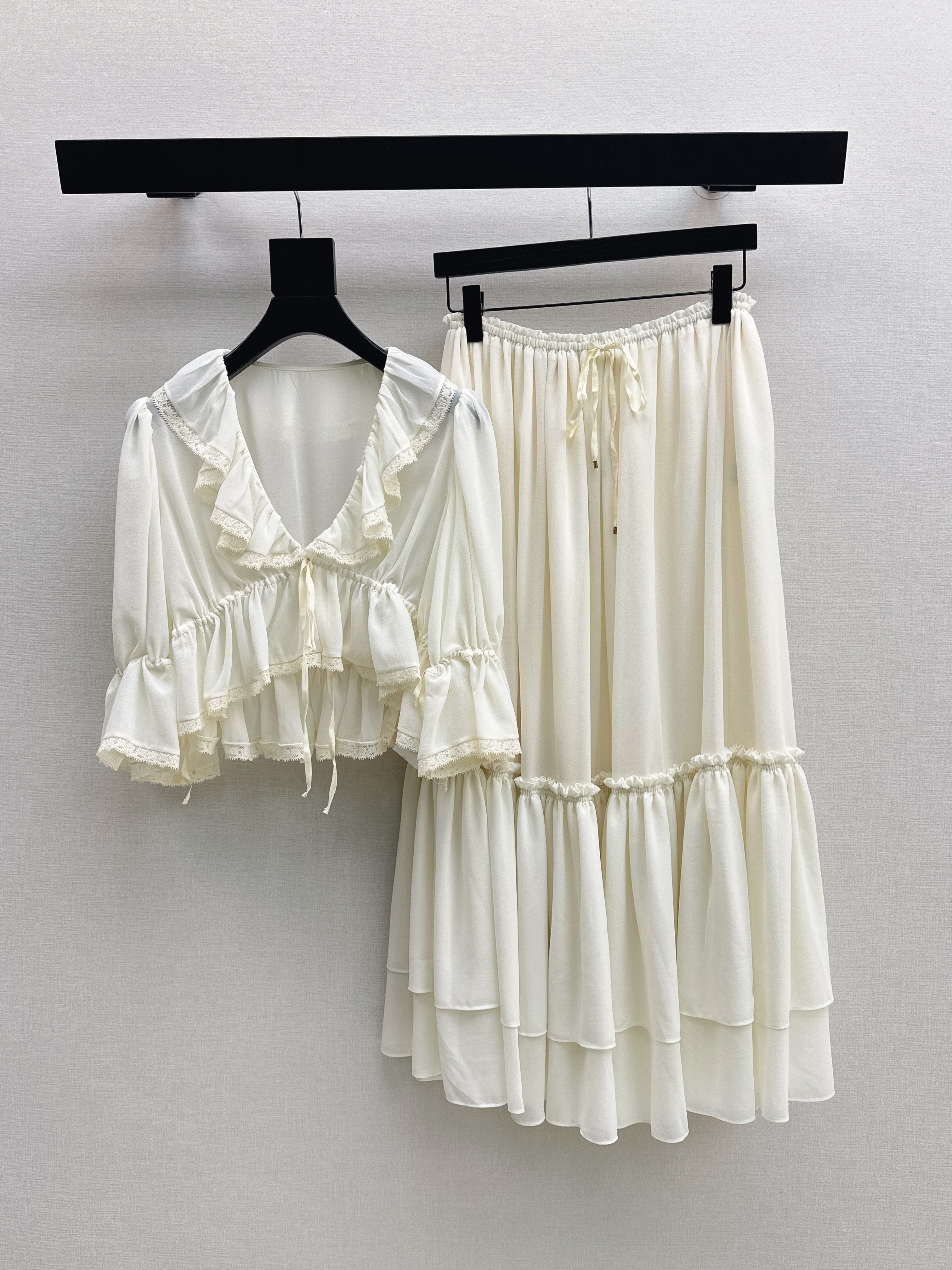 Chol 26ss ruffle top skirt set
