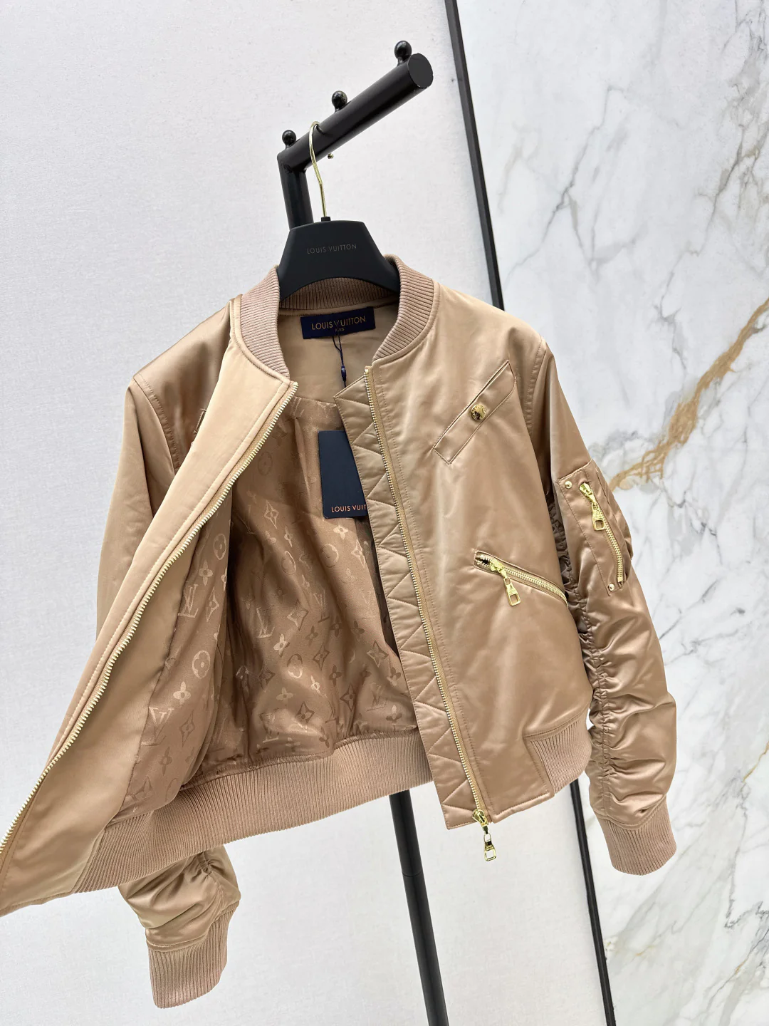 Loui 25fw  zip-up jacket