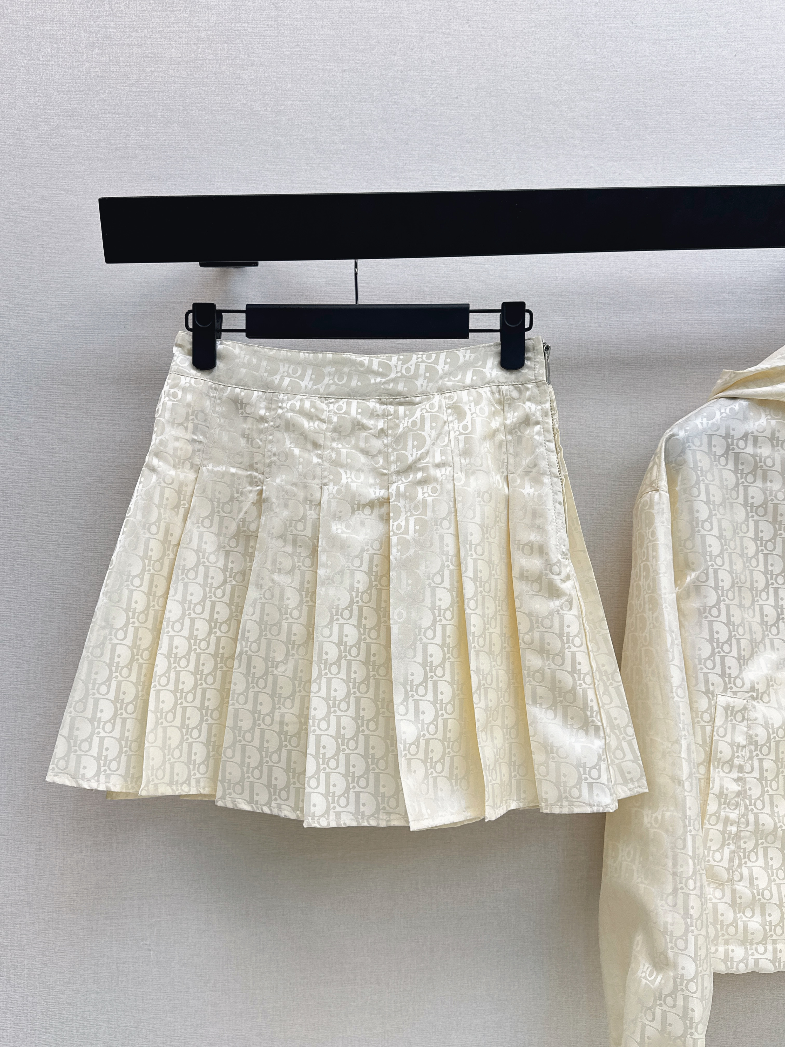 CD 26ss jacquard hooded jacket pleated skirt set
