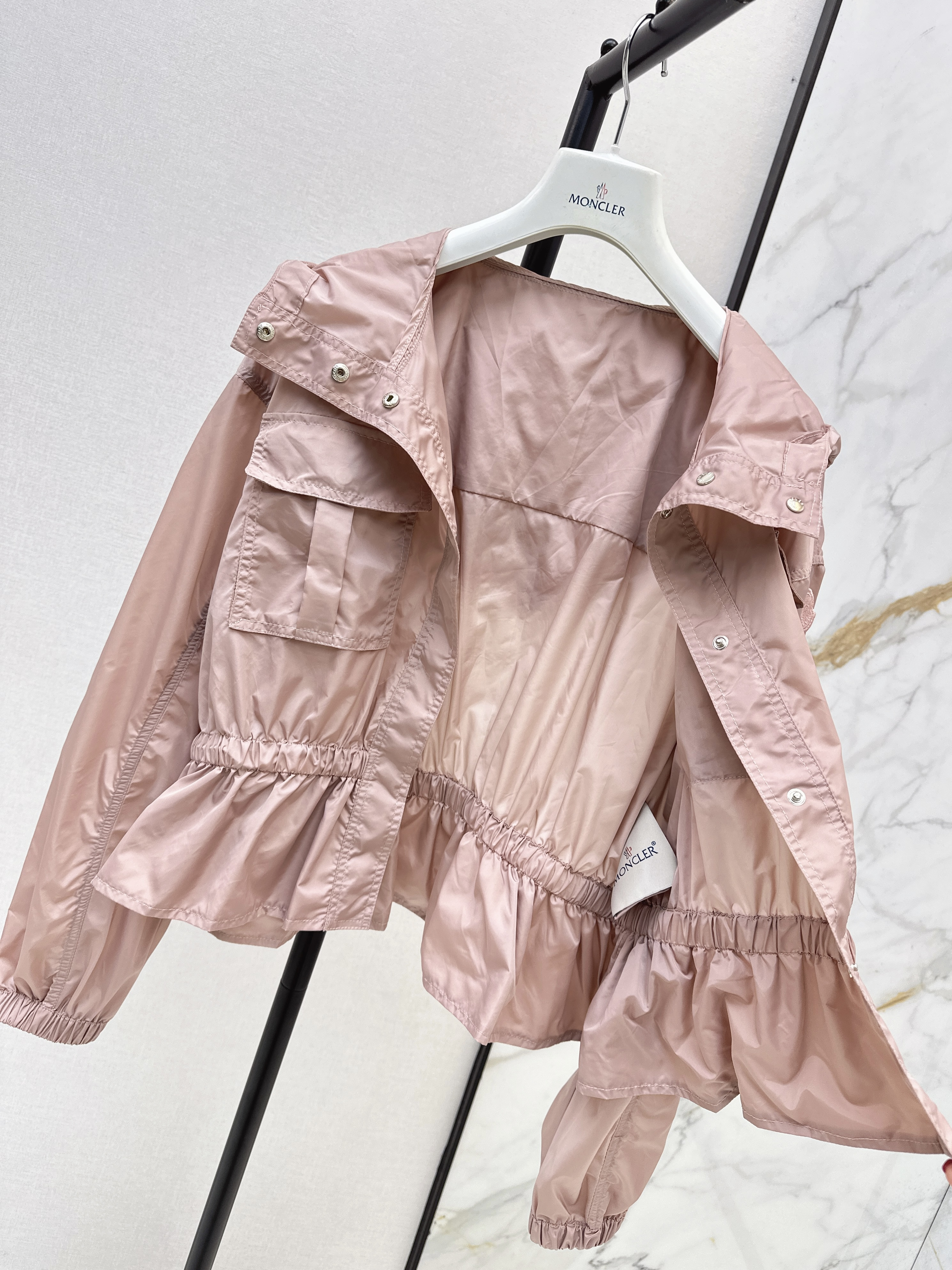 Monc 26ss hodded windbreaker