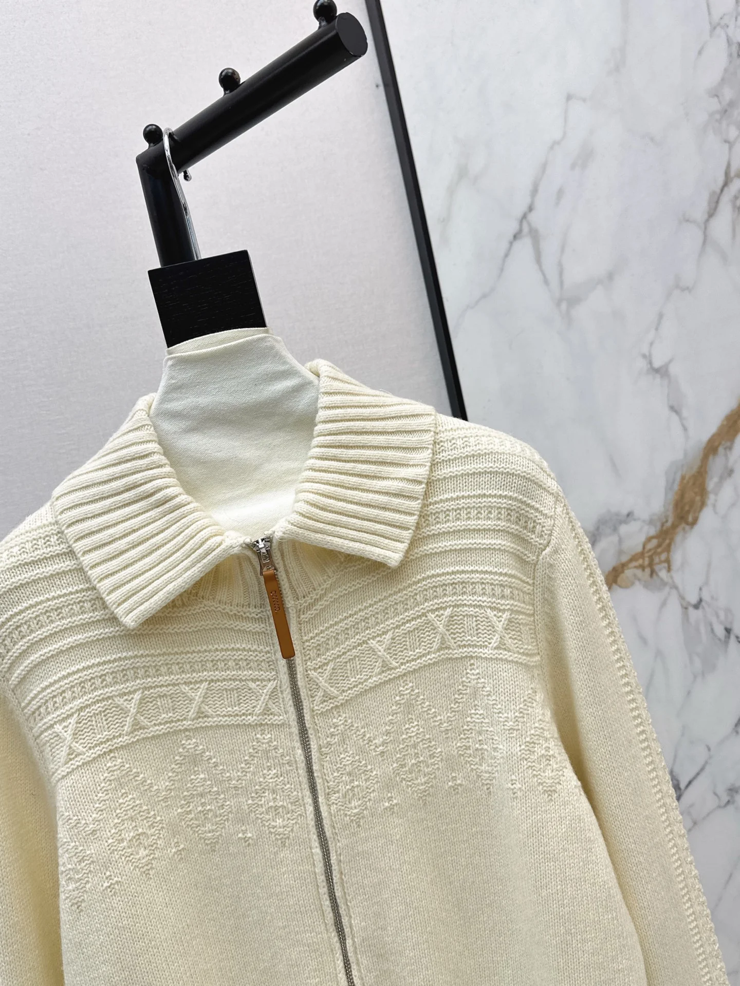 Loe 26ss zipper sweater