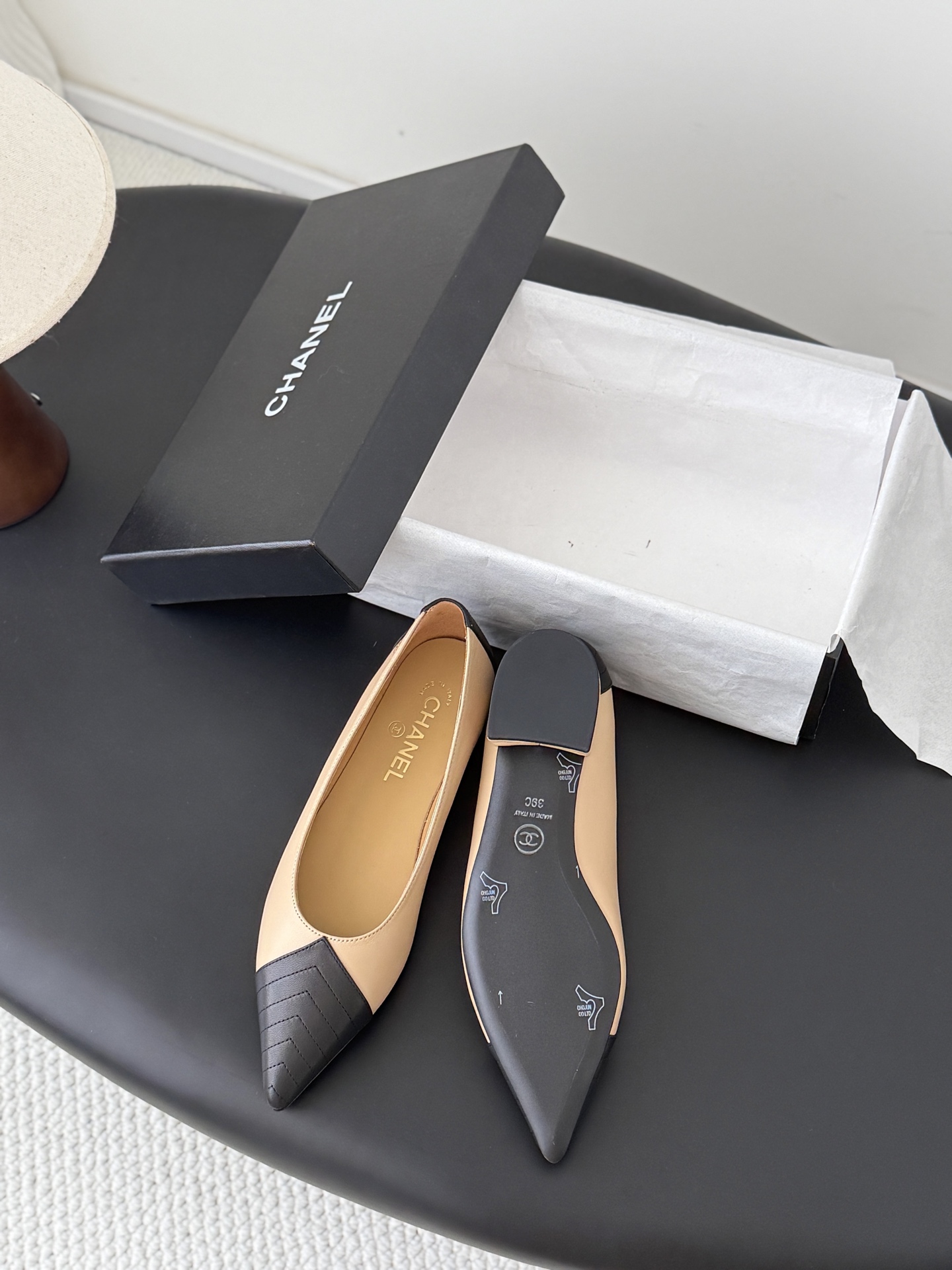Chan 26C pointed toe flats