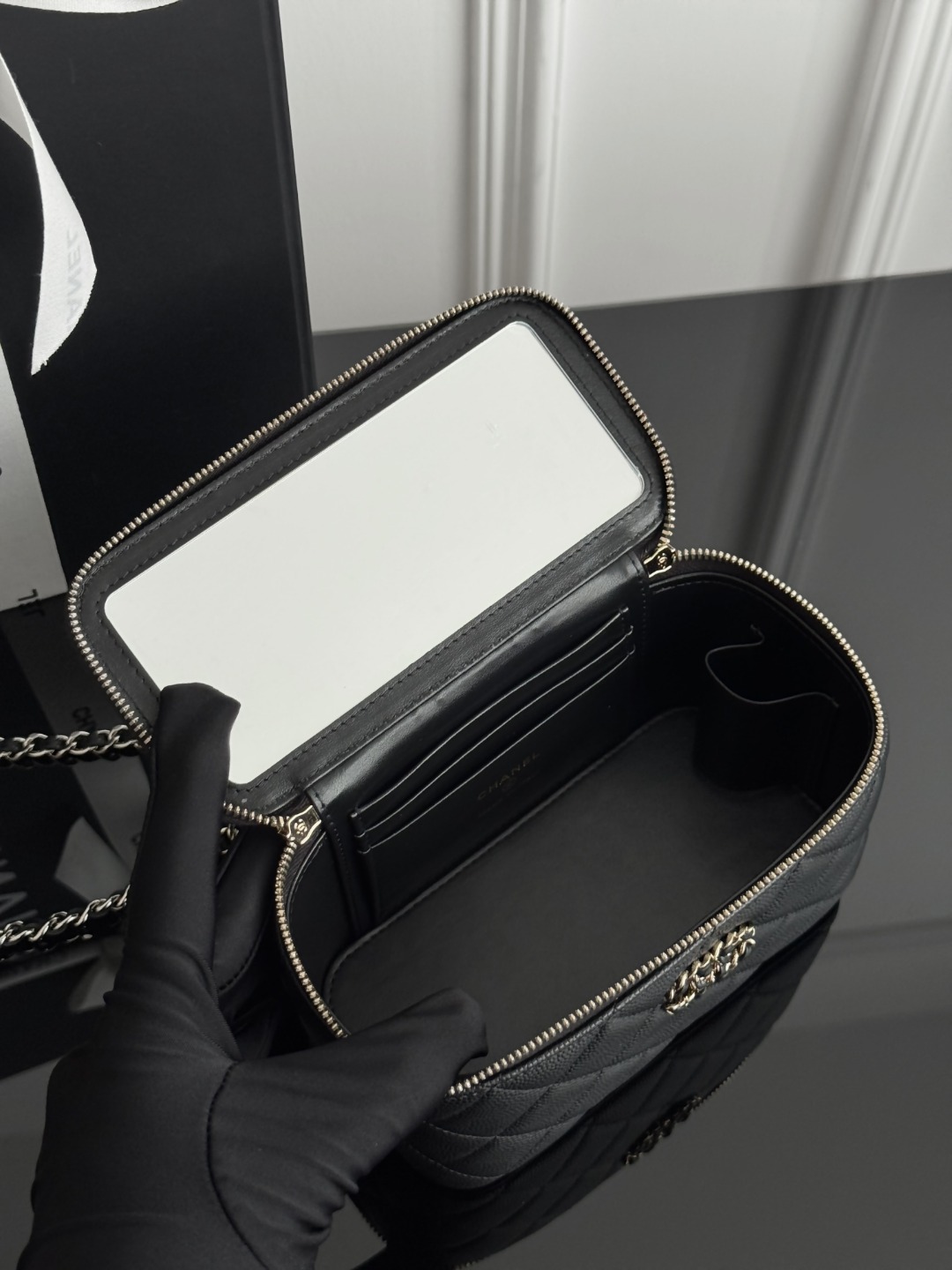 Chan 26S clutch bag with chain