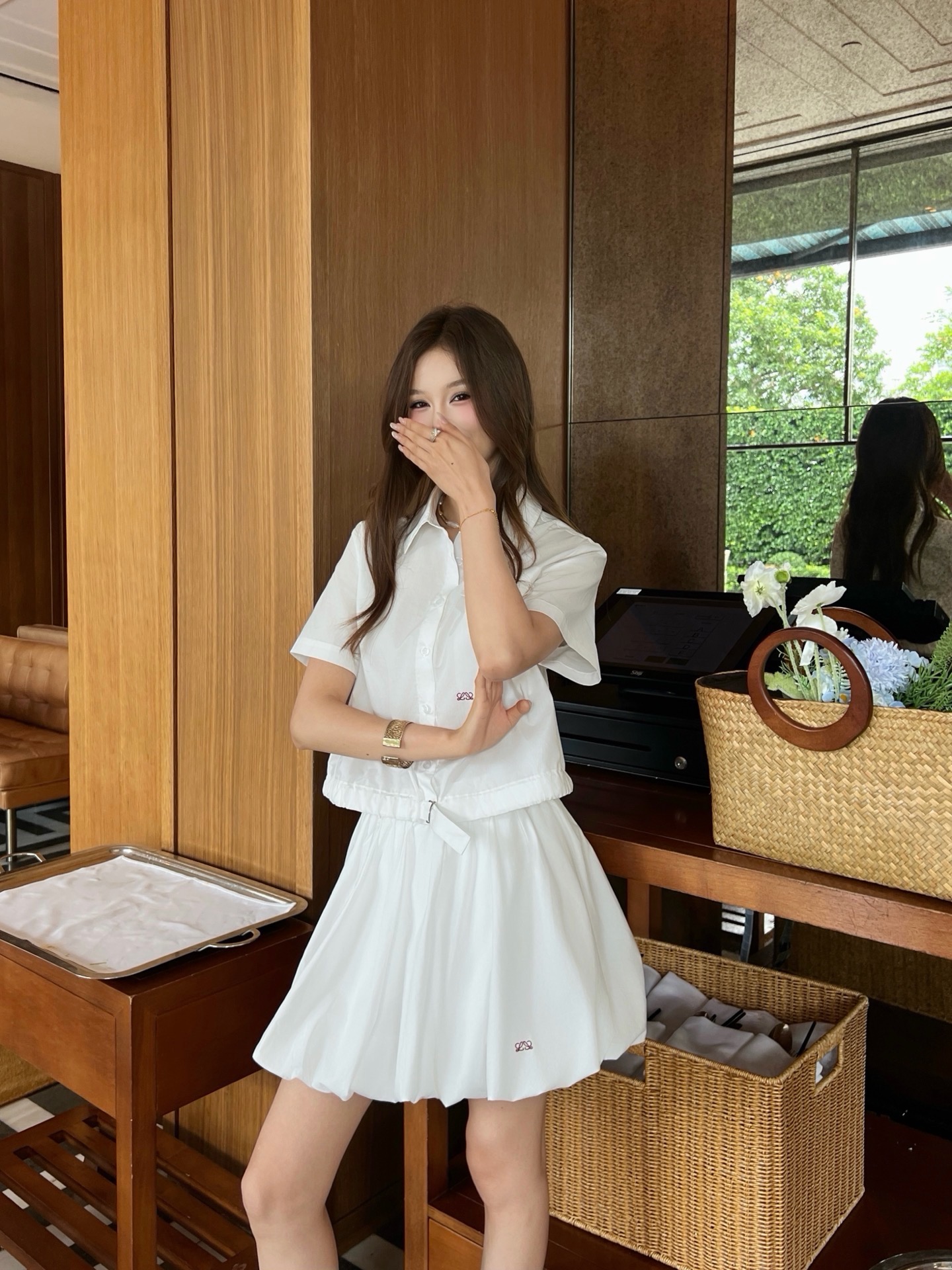 Loe 26ss cropped shirt mini skirt set