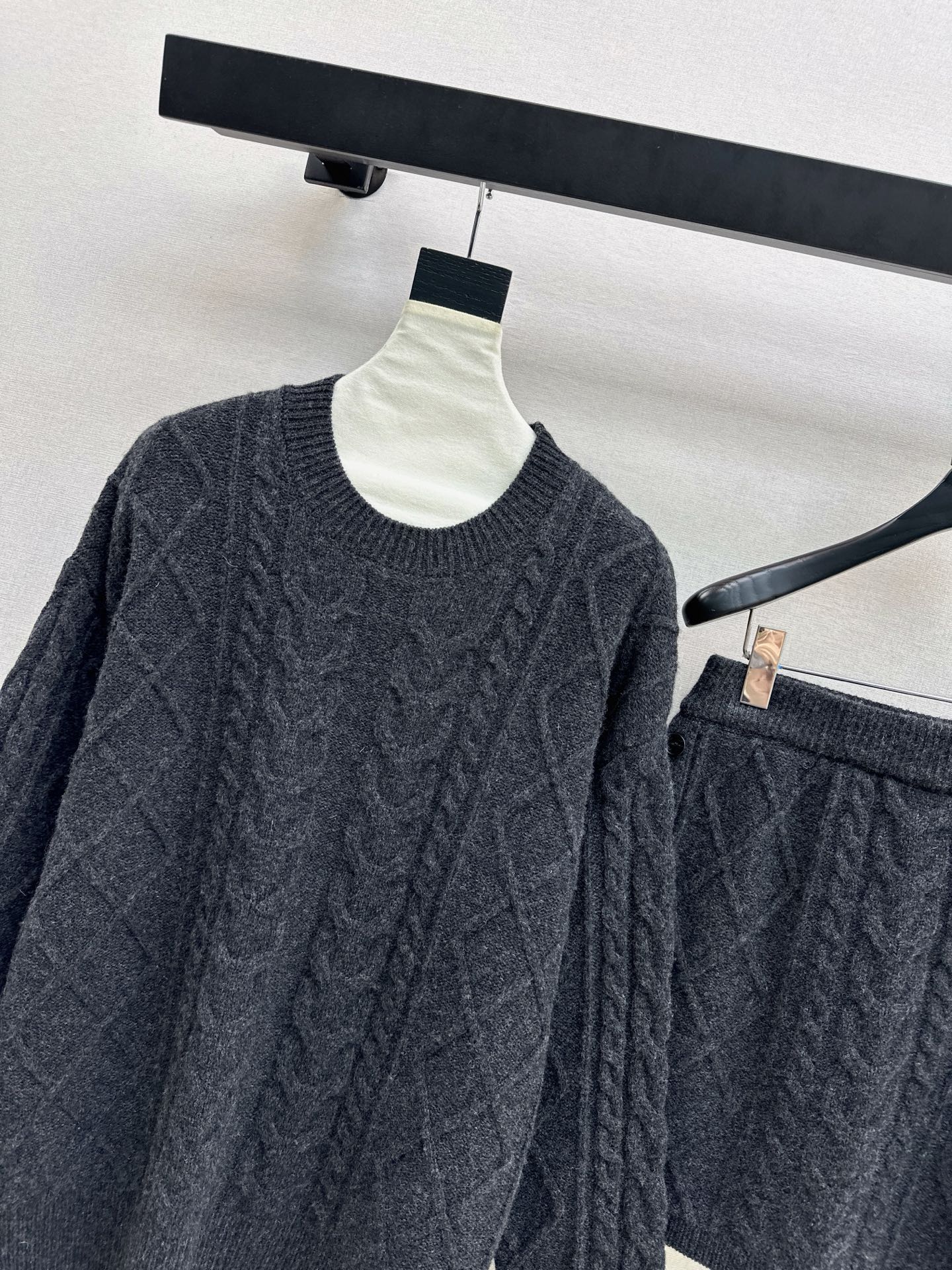 Max 26ss outfit sets sweater skirts