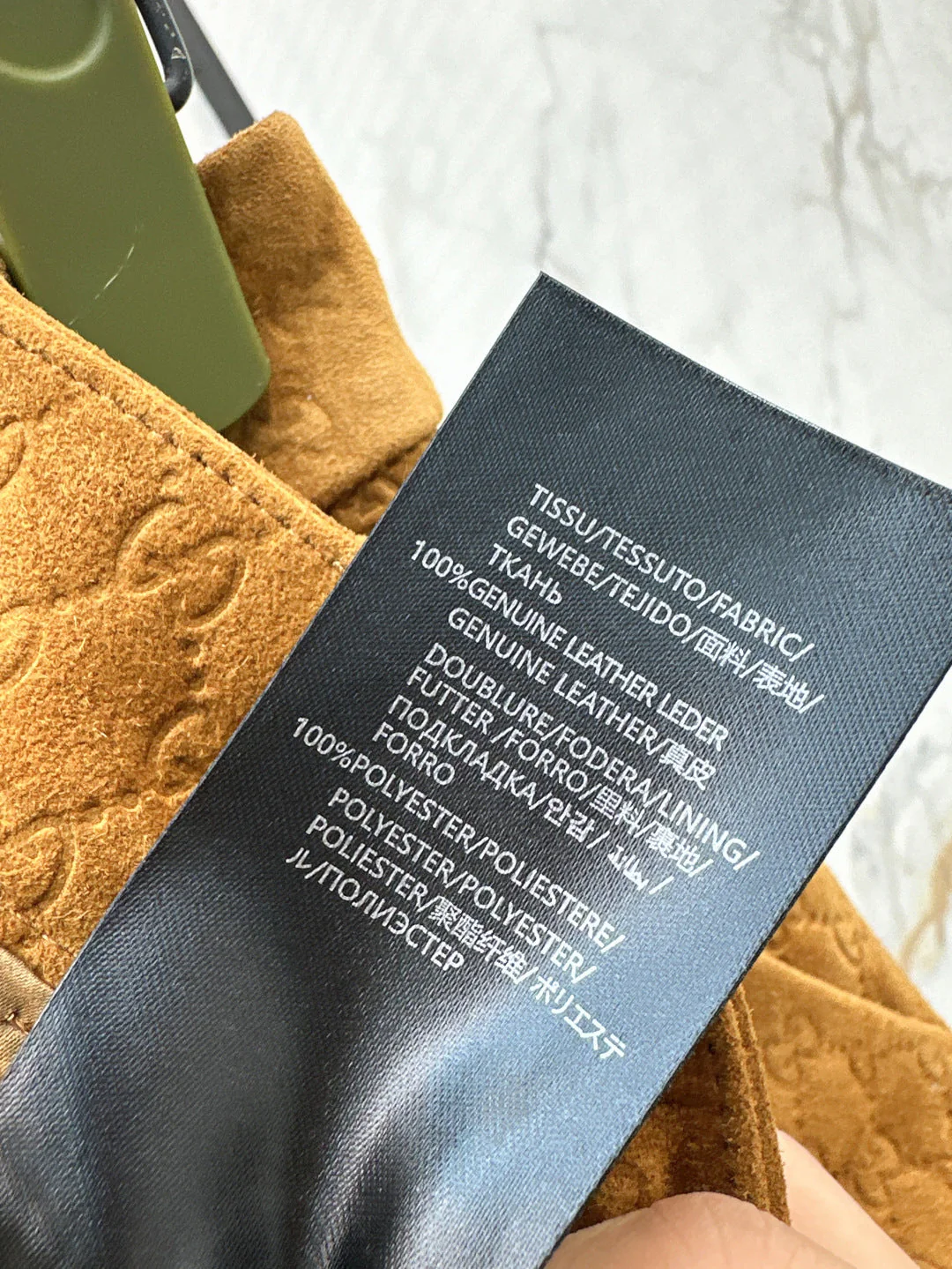 Guc 25fw suede short