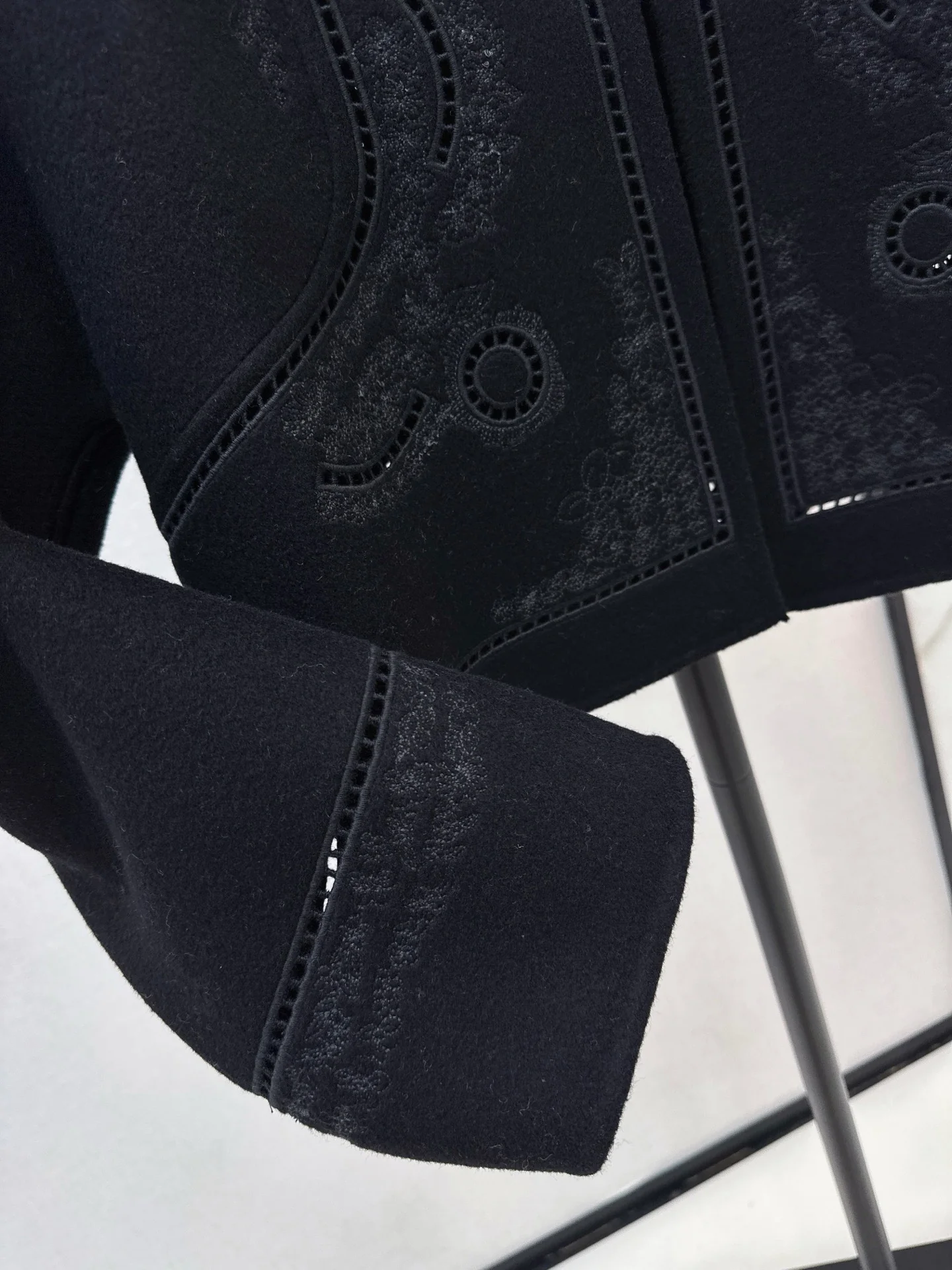 Herm 25fw embroidery jacket