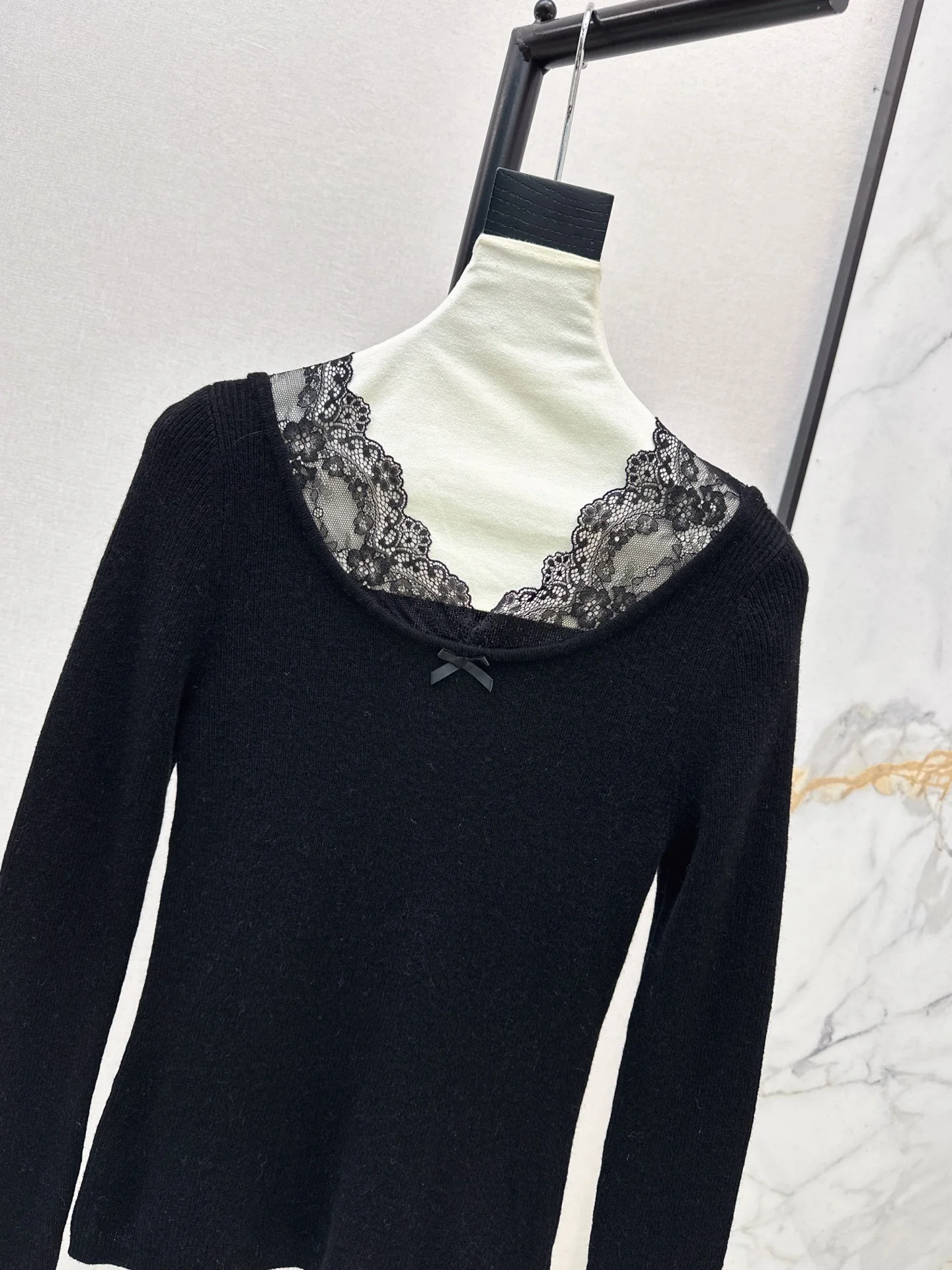 Miu 25fw lace base layer