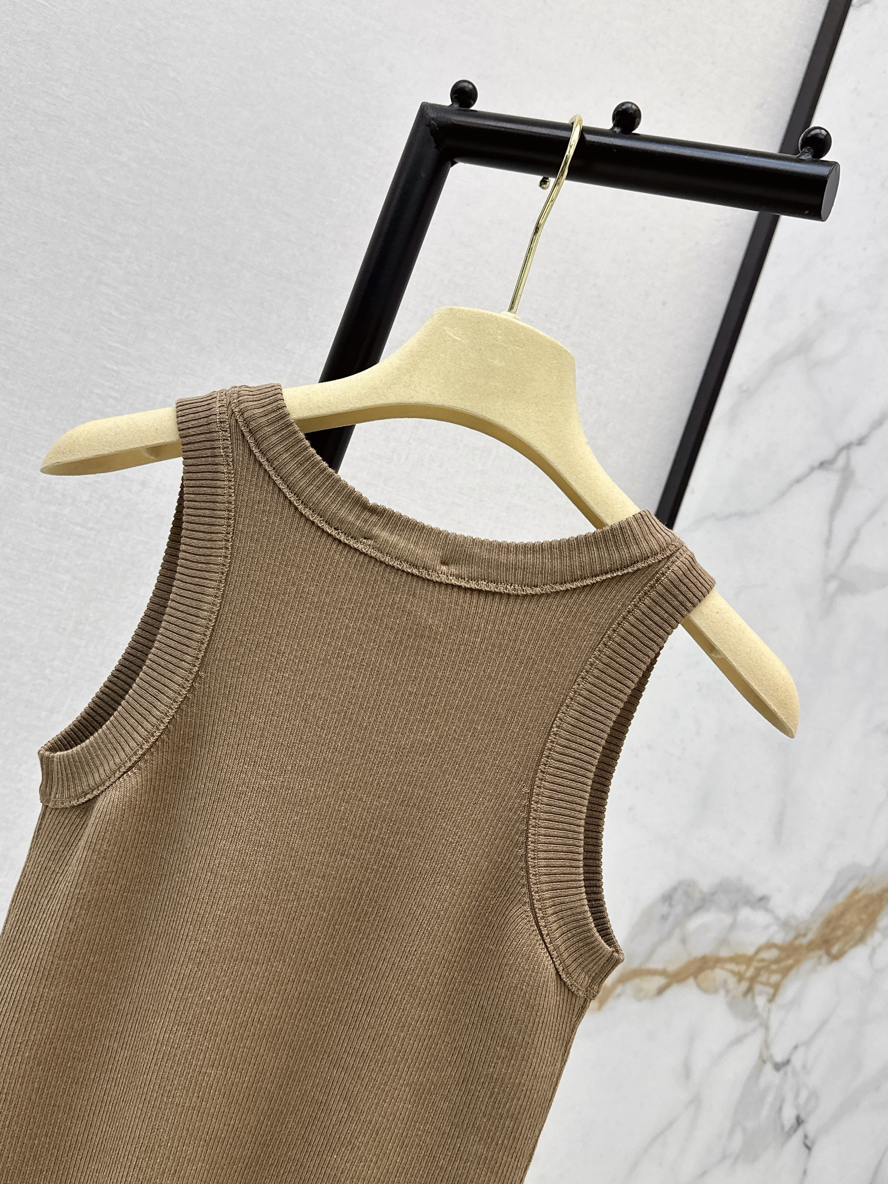 Miu 26ss sleeveless vest
