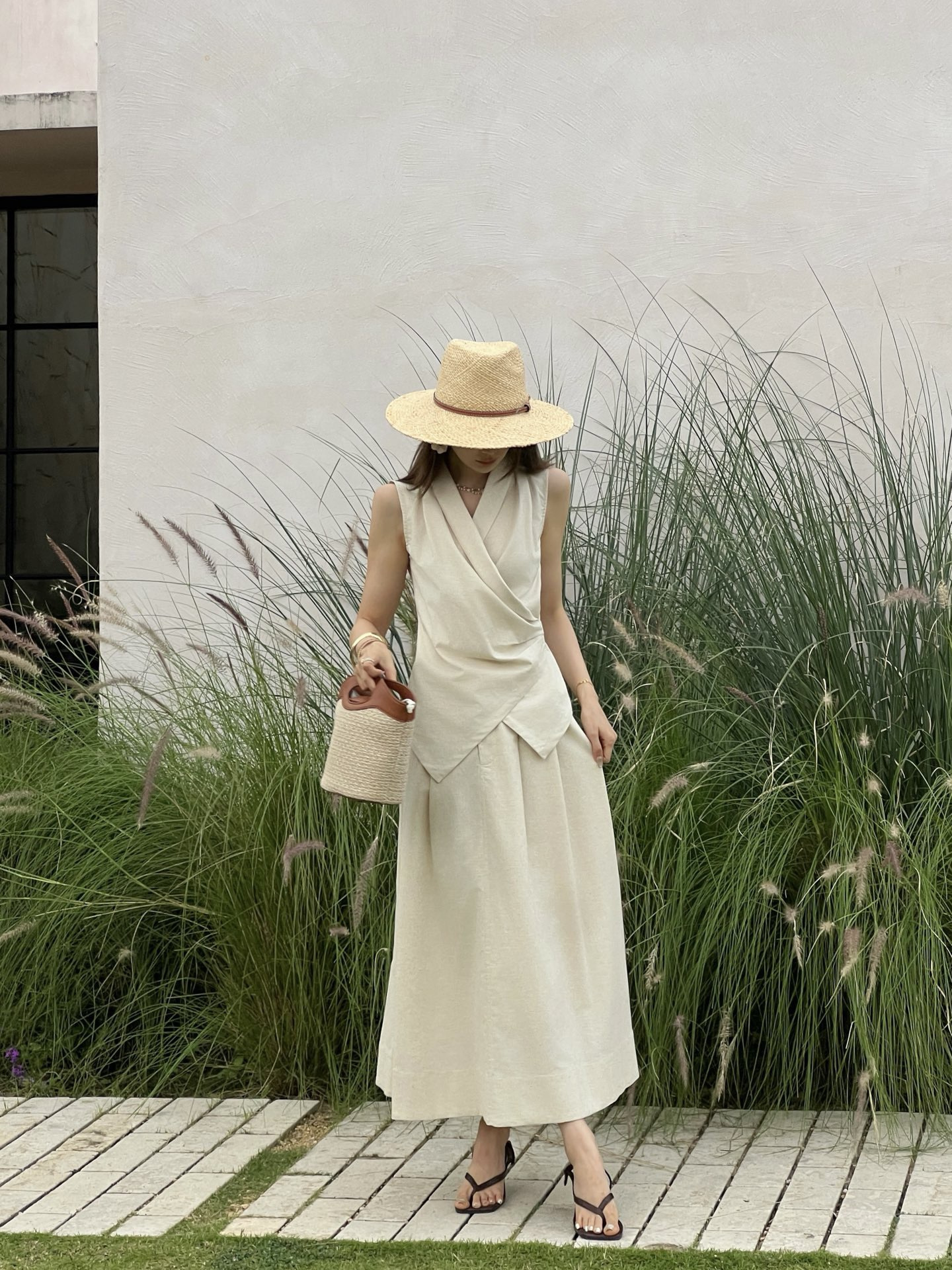 Brun 26ss sleeveless top skirt set