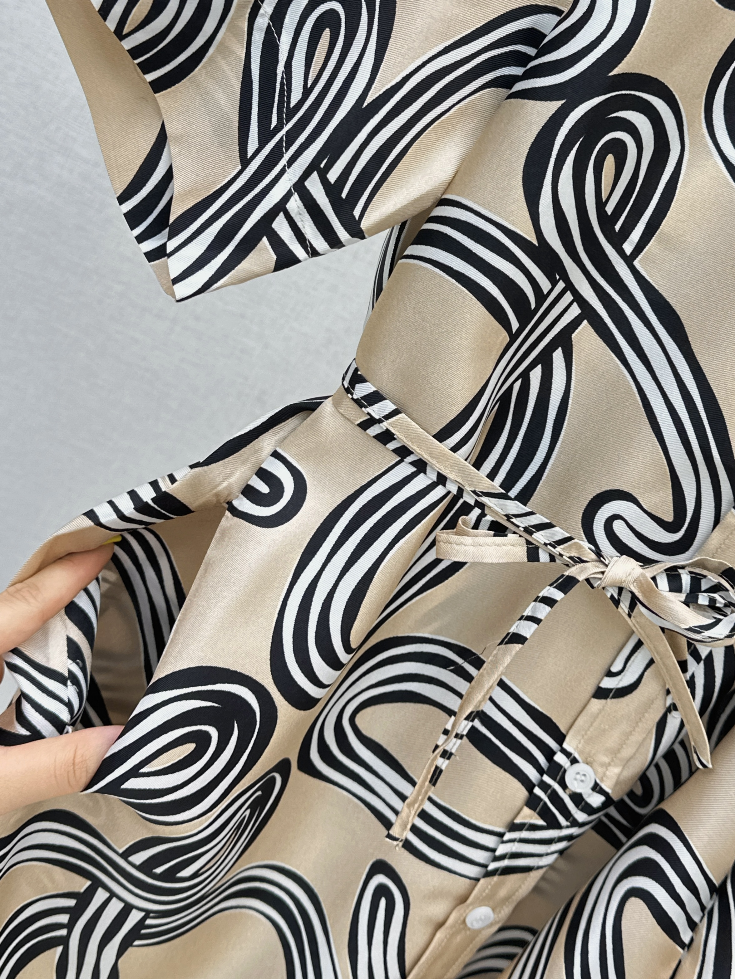 Loe 26ss print silk shirt dress