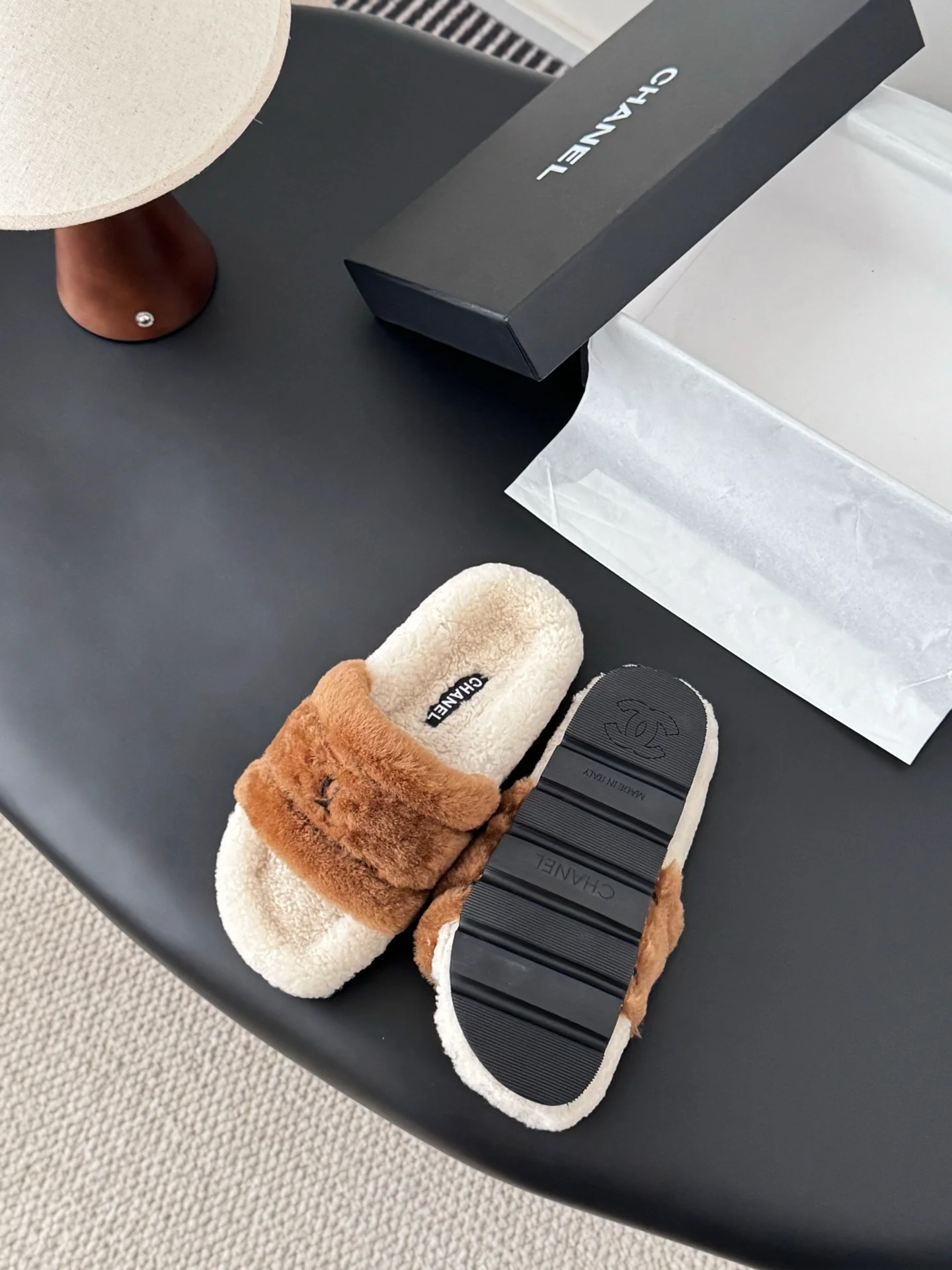 Chan 25fw fluffy slipper