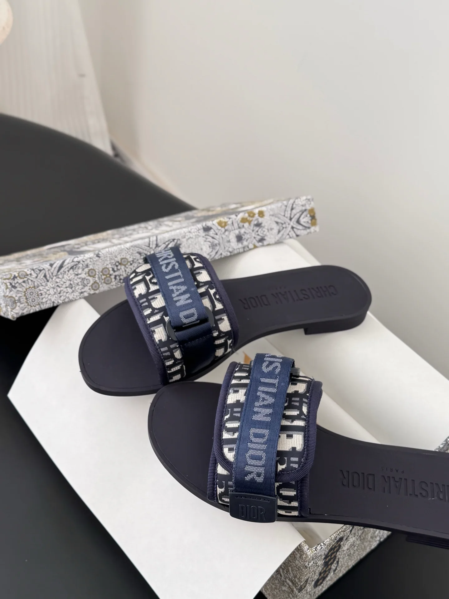 CD 25fw sandals
