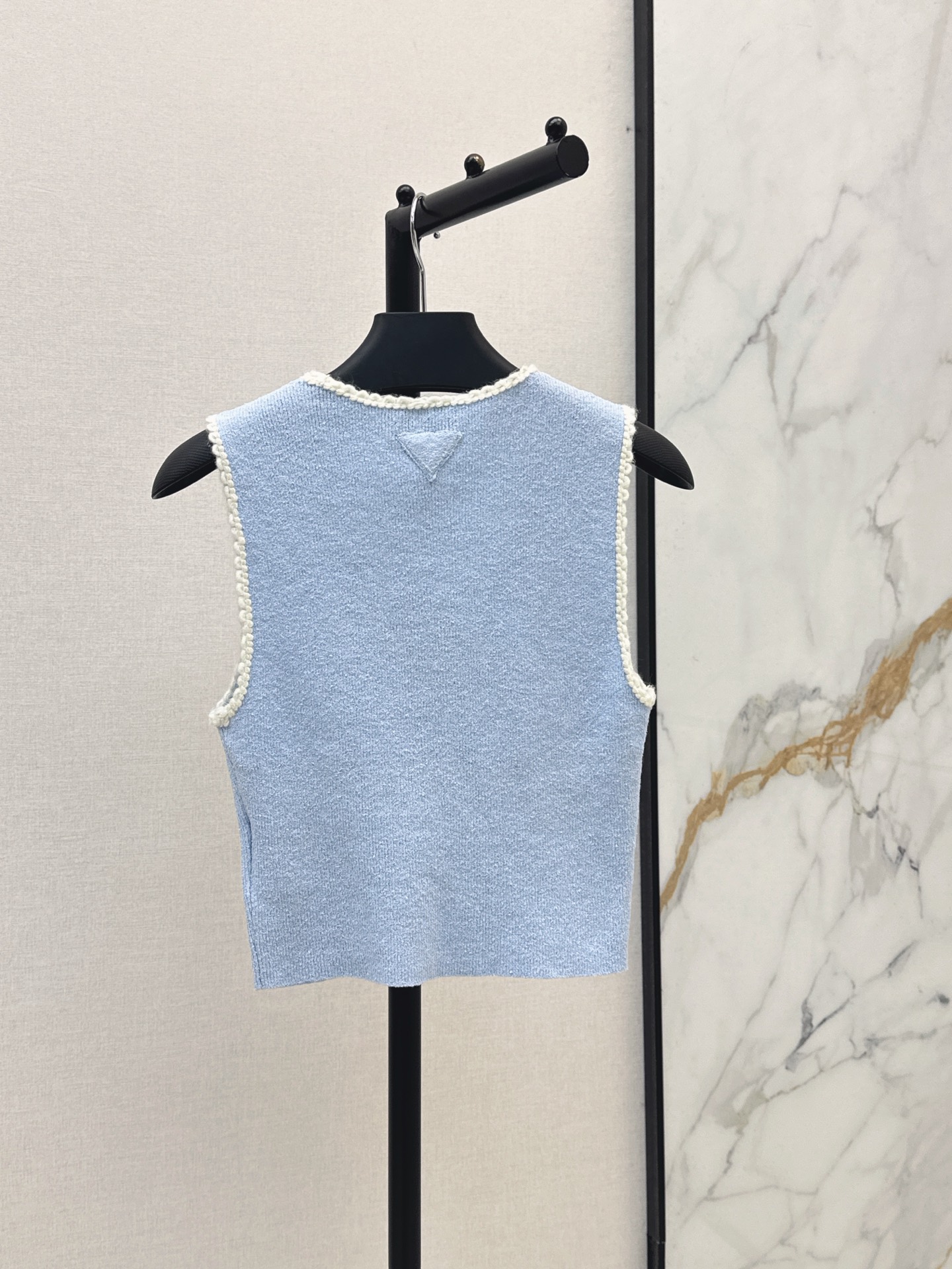 Pra 26ss v-neck knit vest