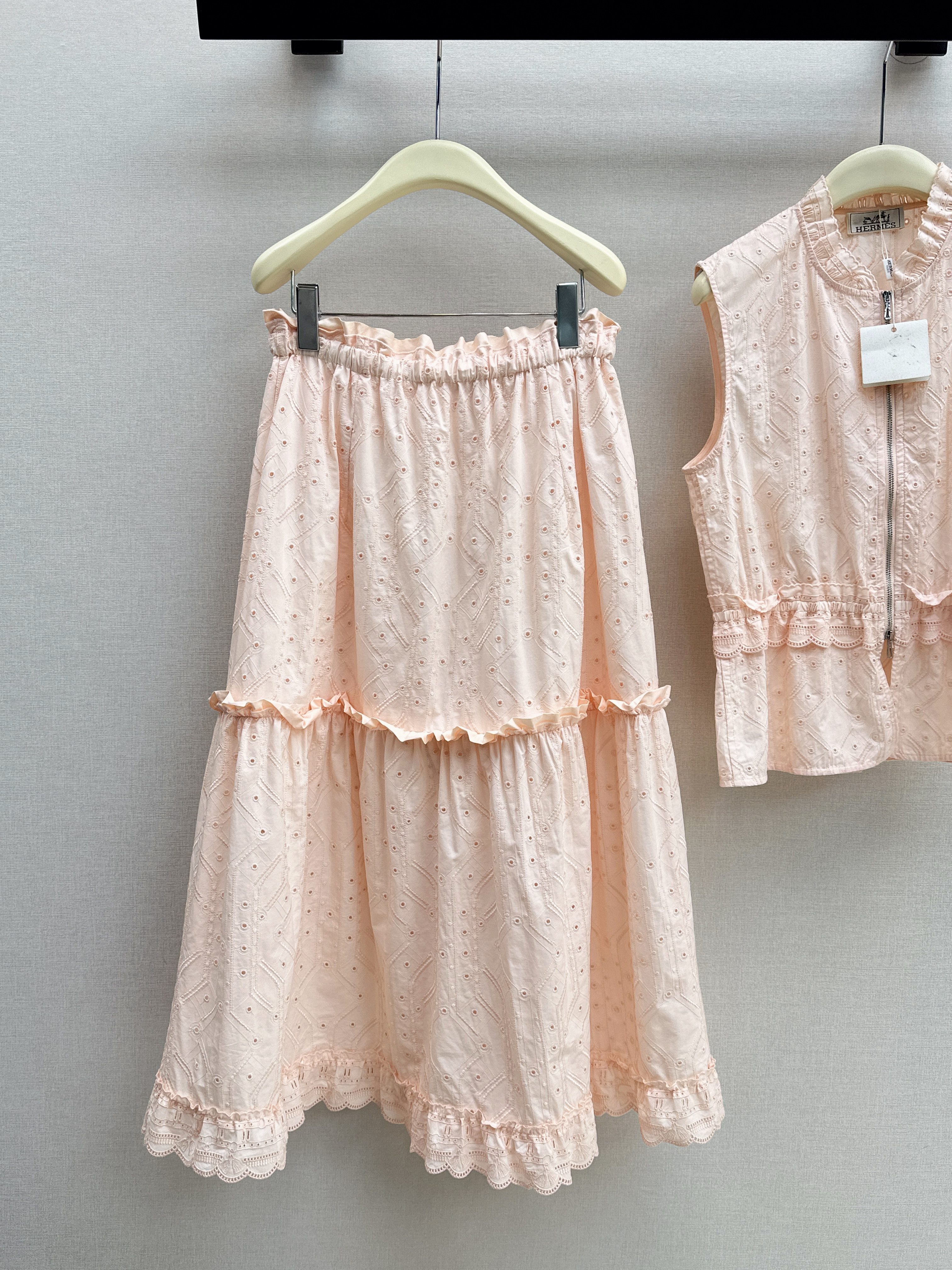 Herm 26ss embroidert vest skirt set