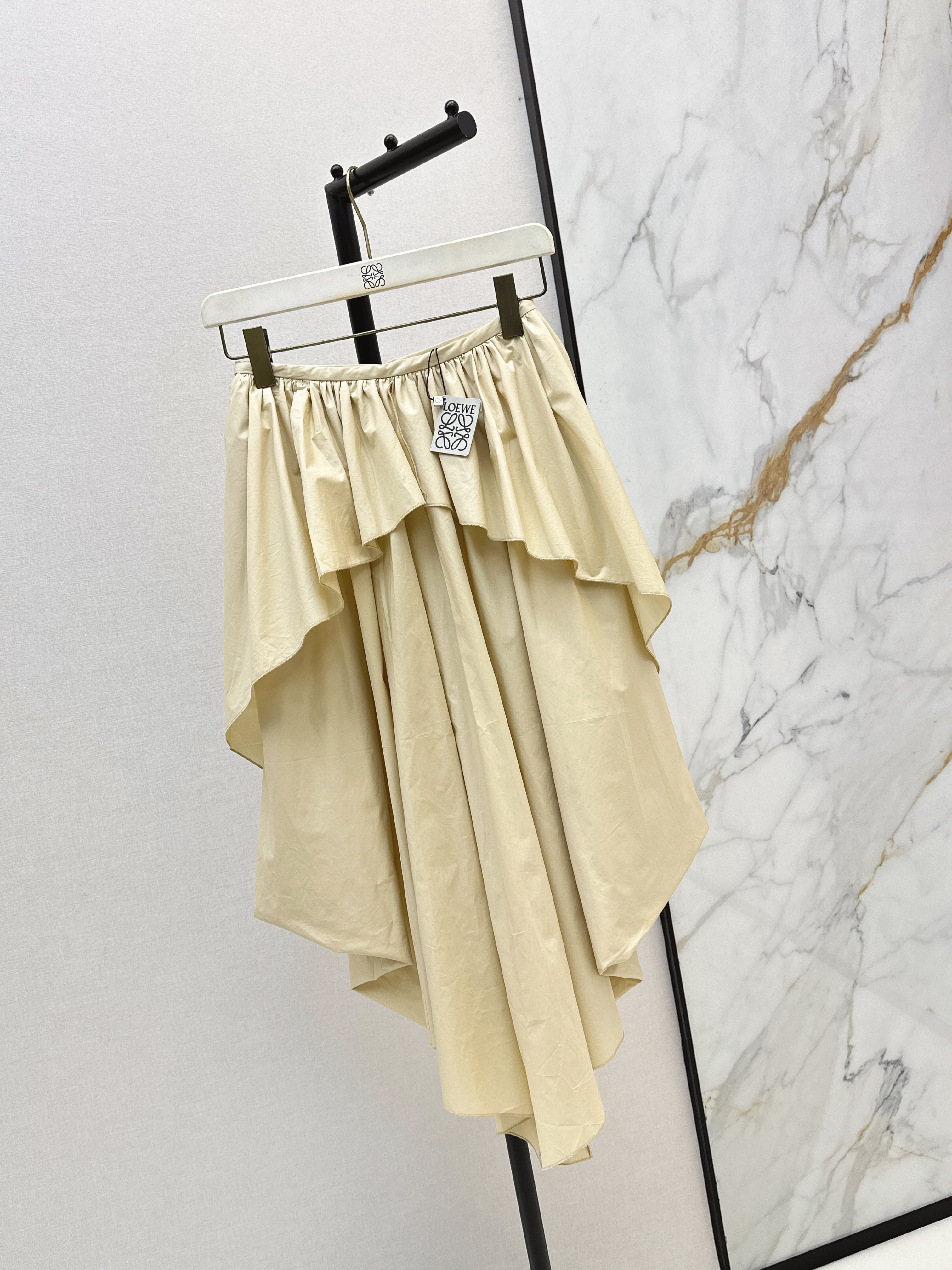 Loe 26ss asymmetric ruffle skirt