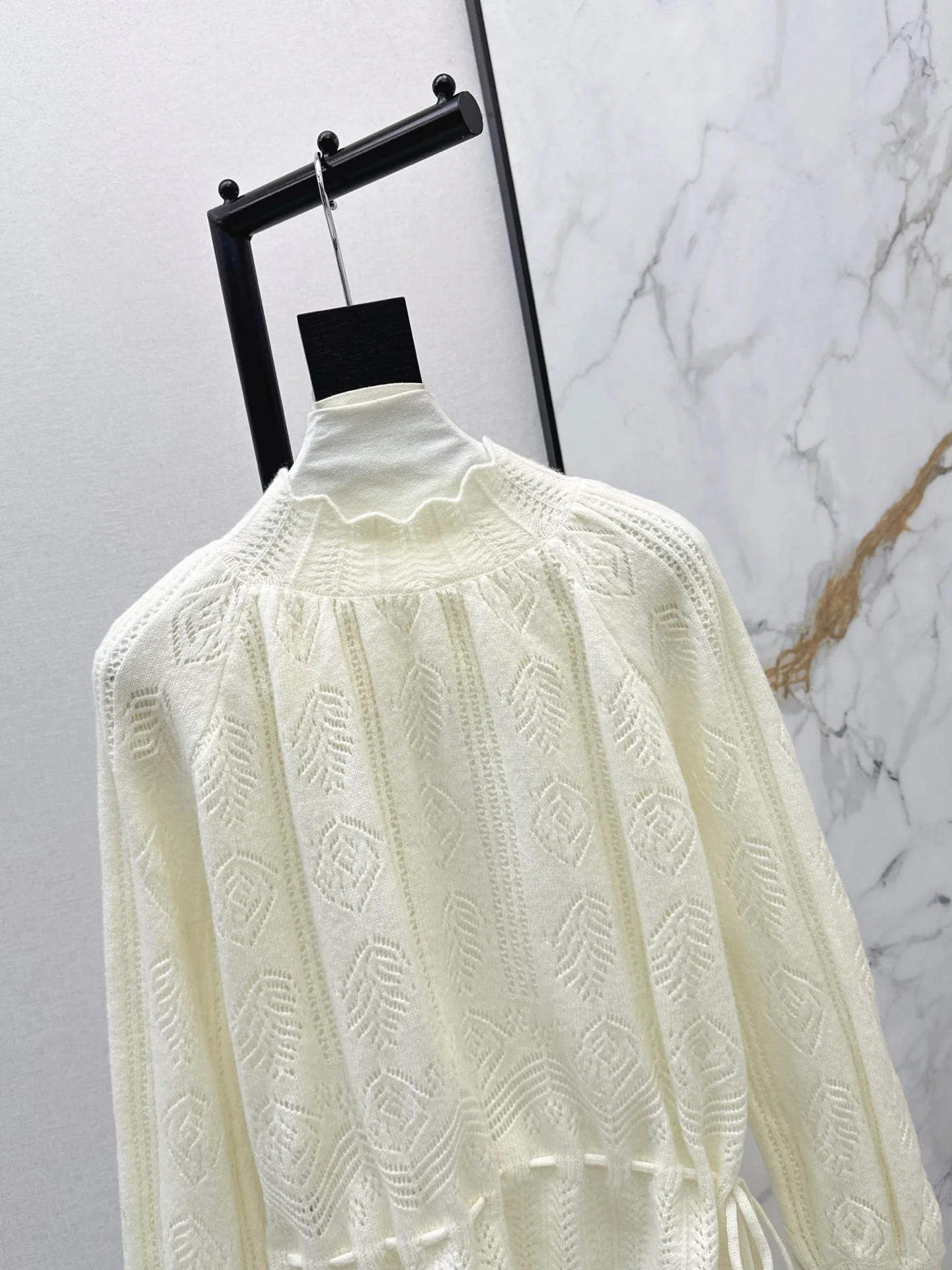 Chan 256ss drawstring sweater