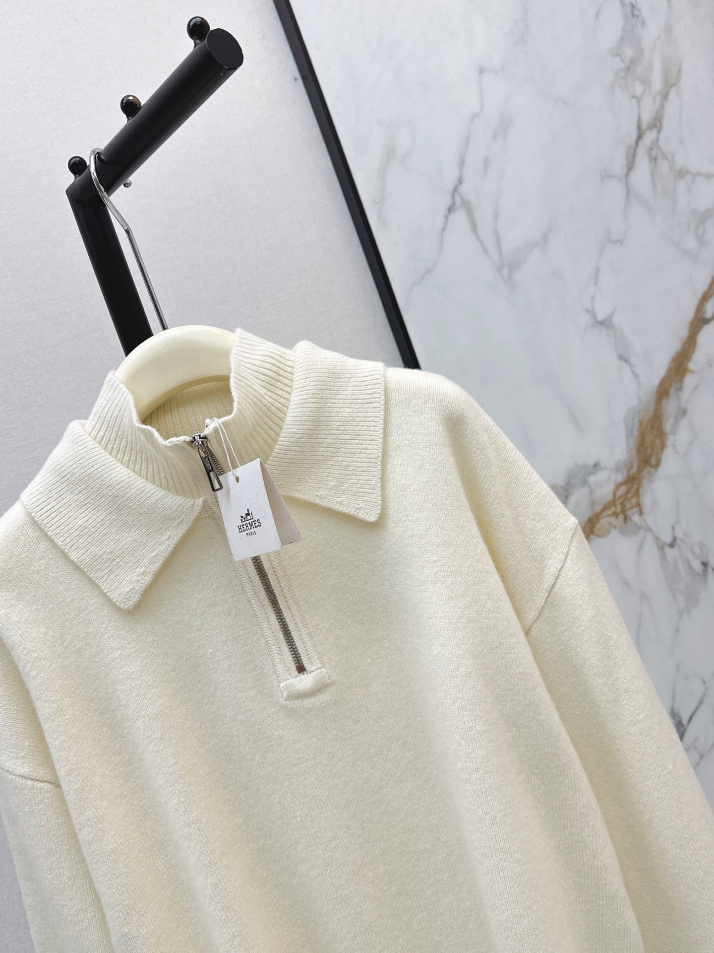 Her 26ss cashmere sweater