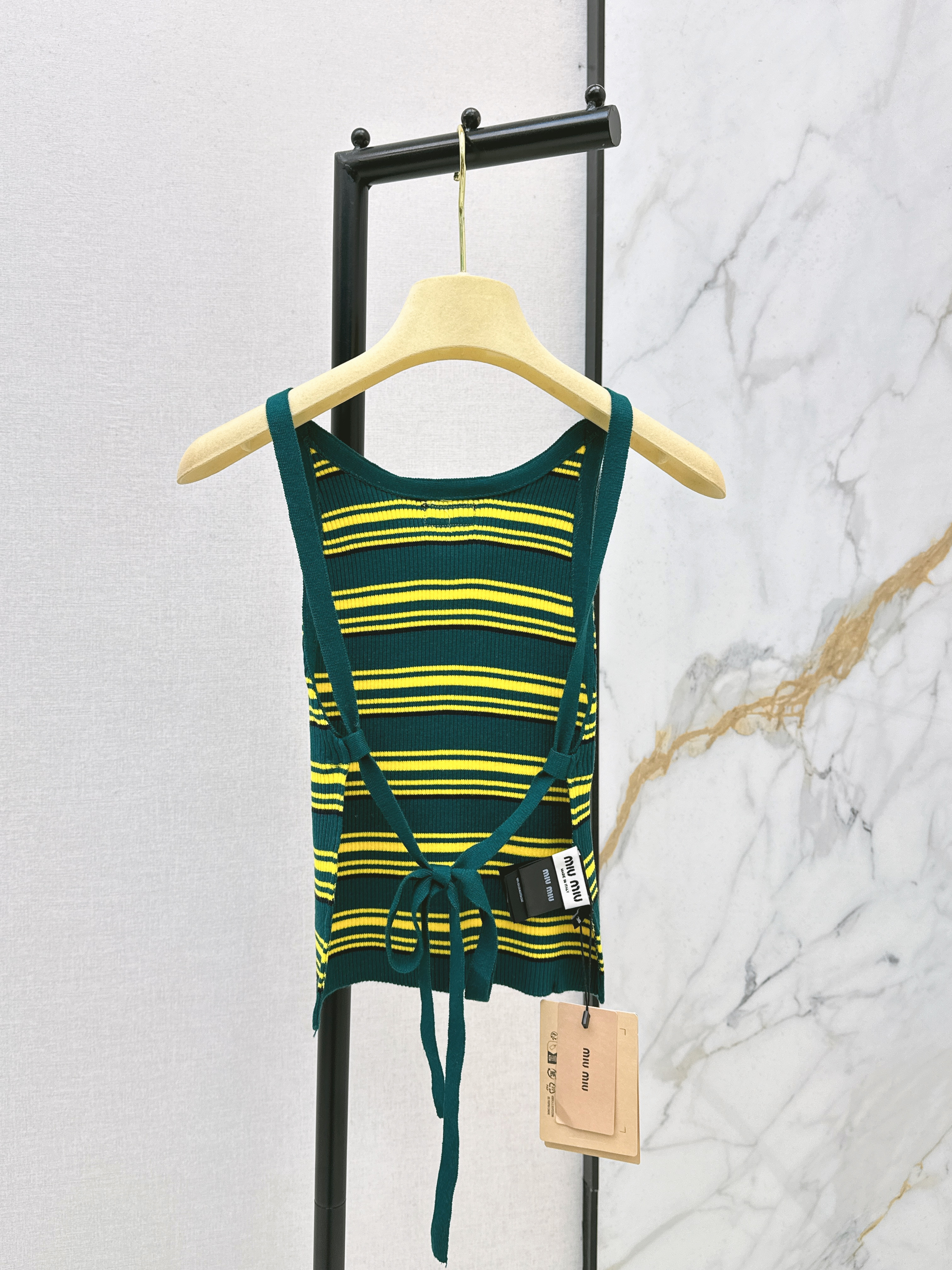 Miu 26ss open back vest