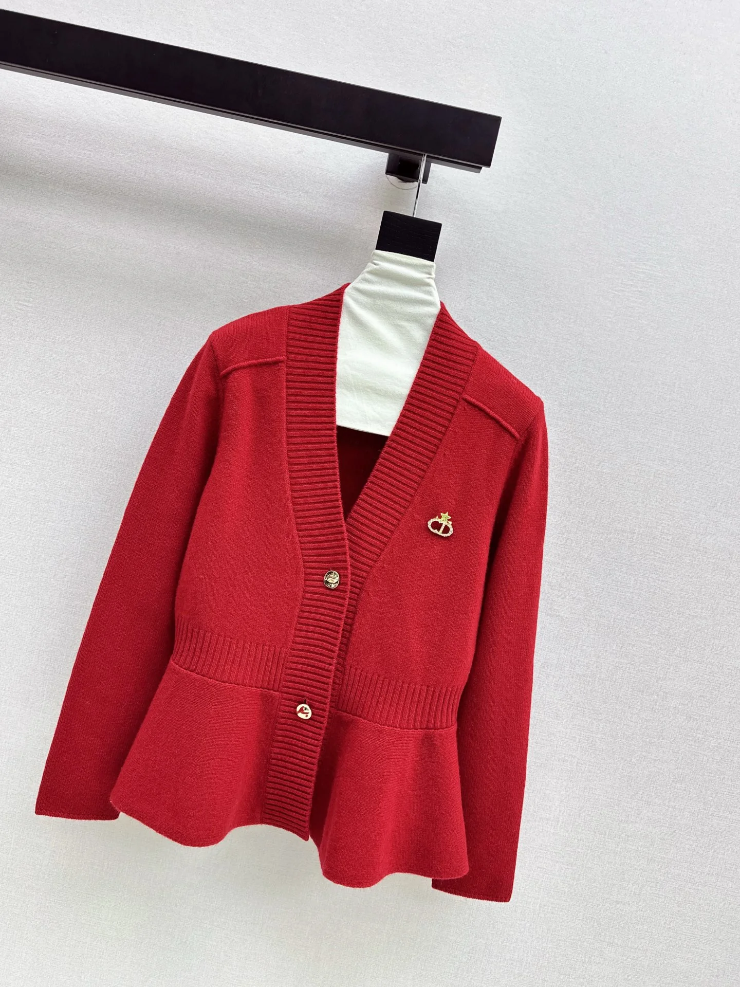 CD 26ss ruffle v-neck sweater