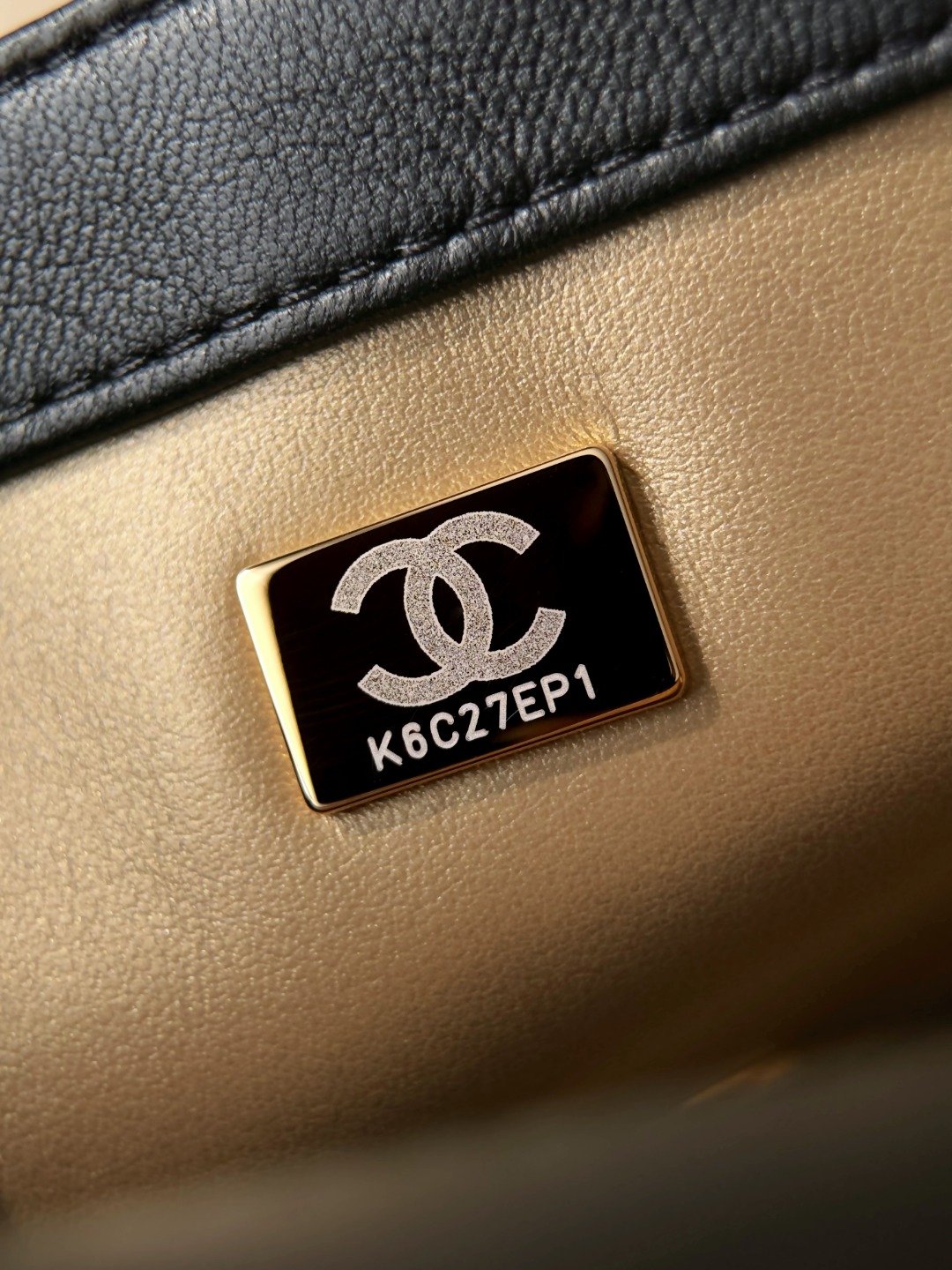 Chan 26ss flap chain bag with gold-tone hardwave