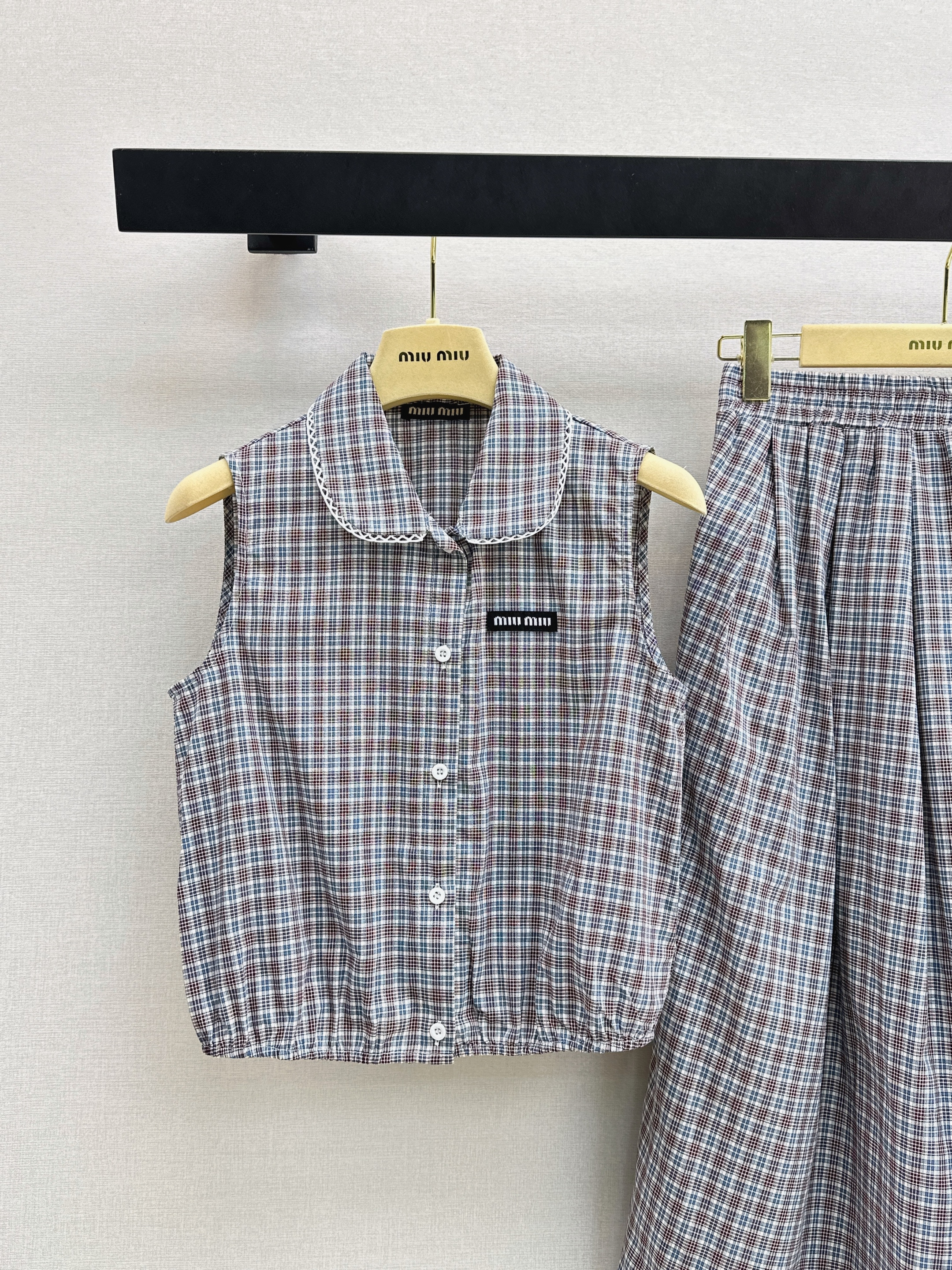 Miu 26ss check sleeveless shirt skirt set