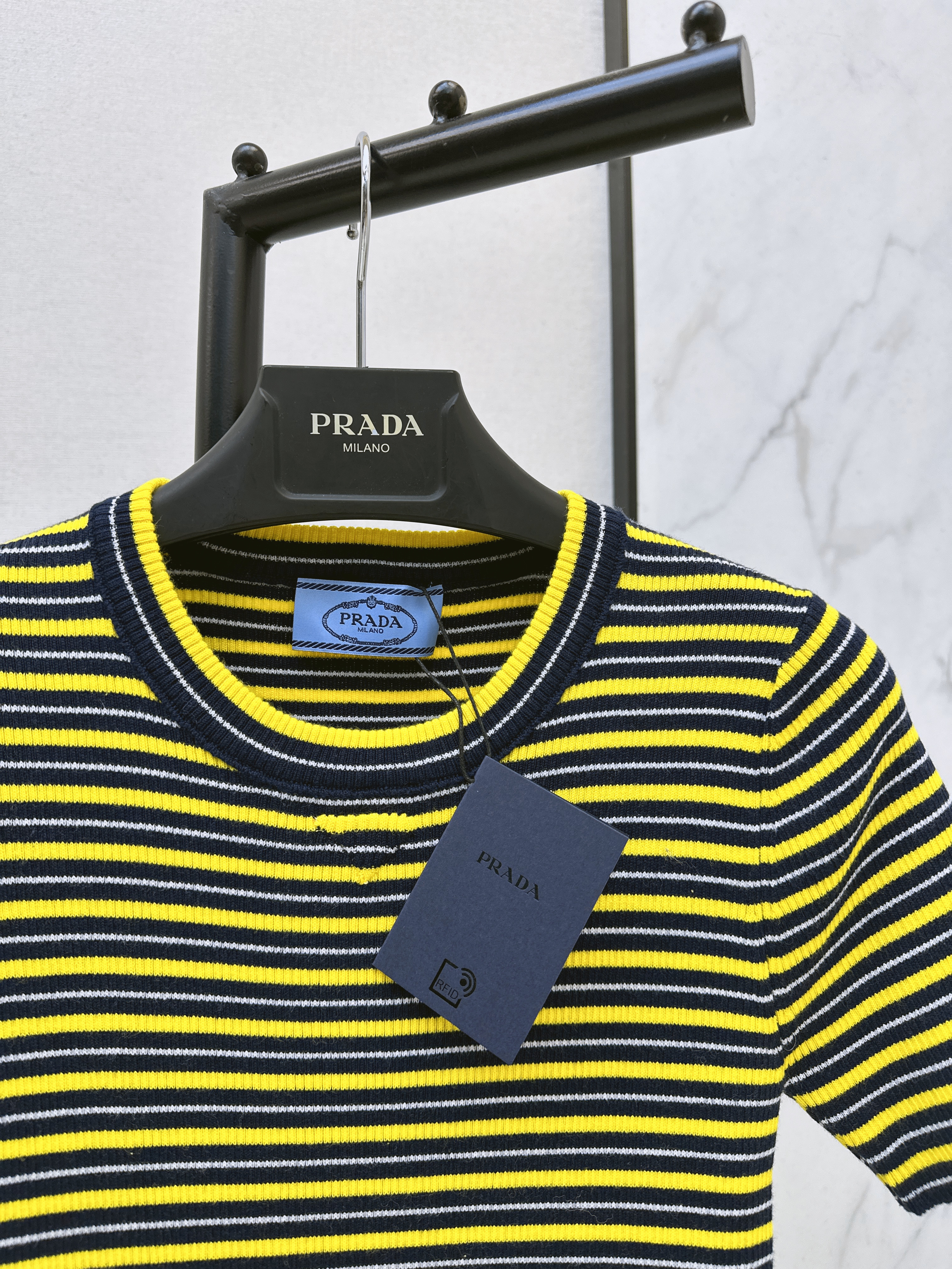 Pra 26ss stripe knit sweater
